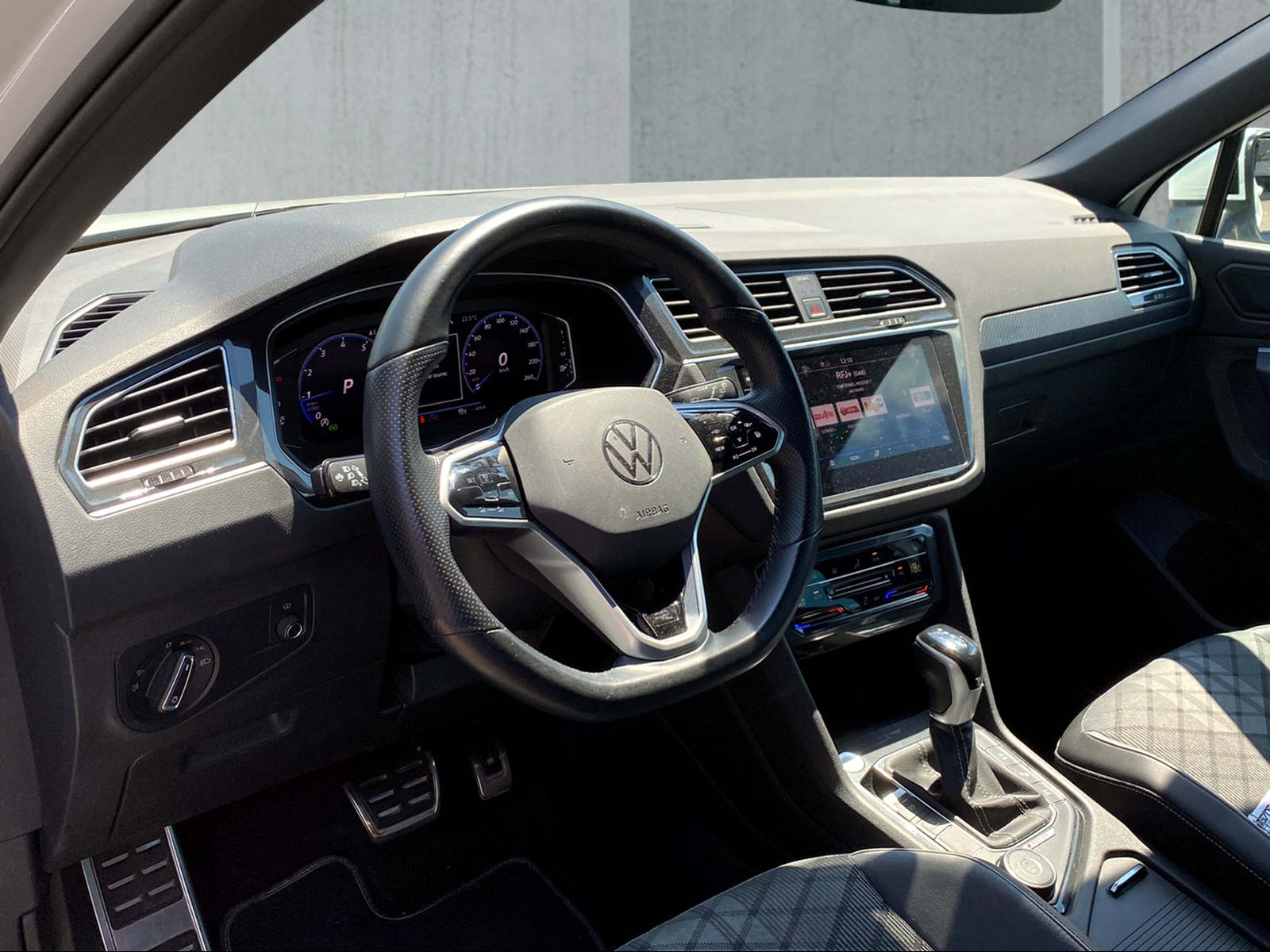 VW Tiguan 2.0TSI R-Line 4Motion DSG-image-4