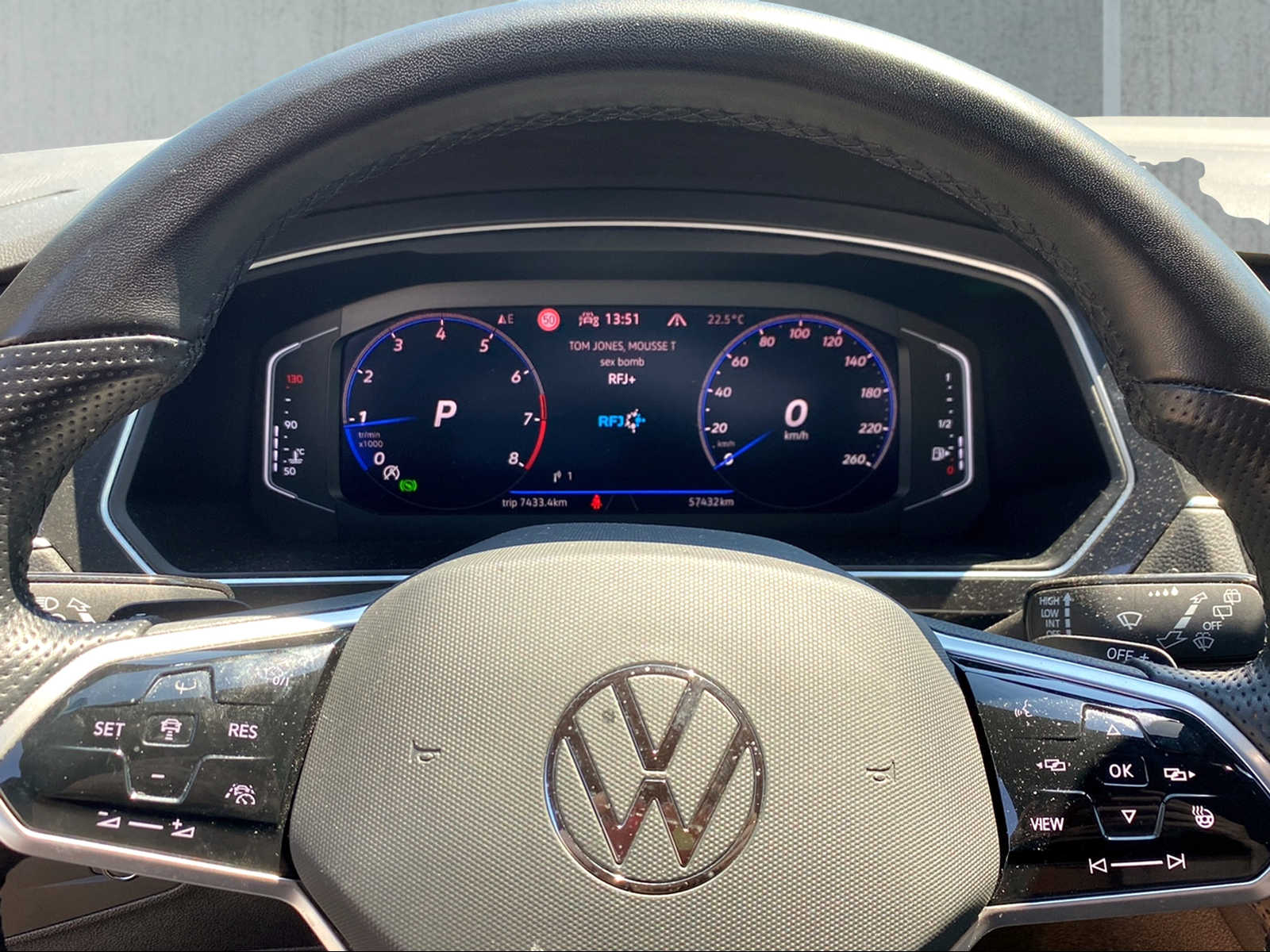 VW Tiguan 2.0TSI R-Line 4Motion DSG-image-5
