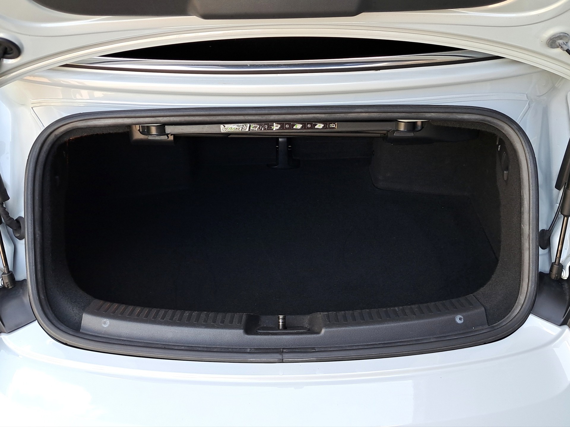 VW Beetle Cabriolet 1.2 TSI BMT-image-12