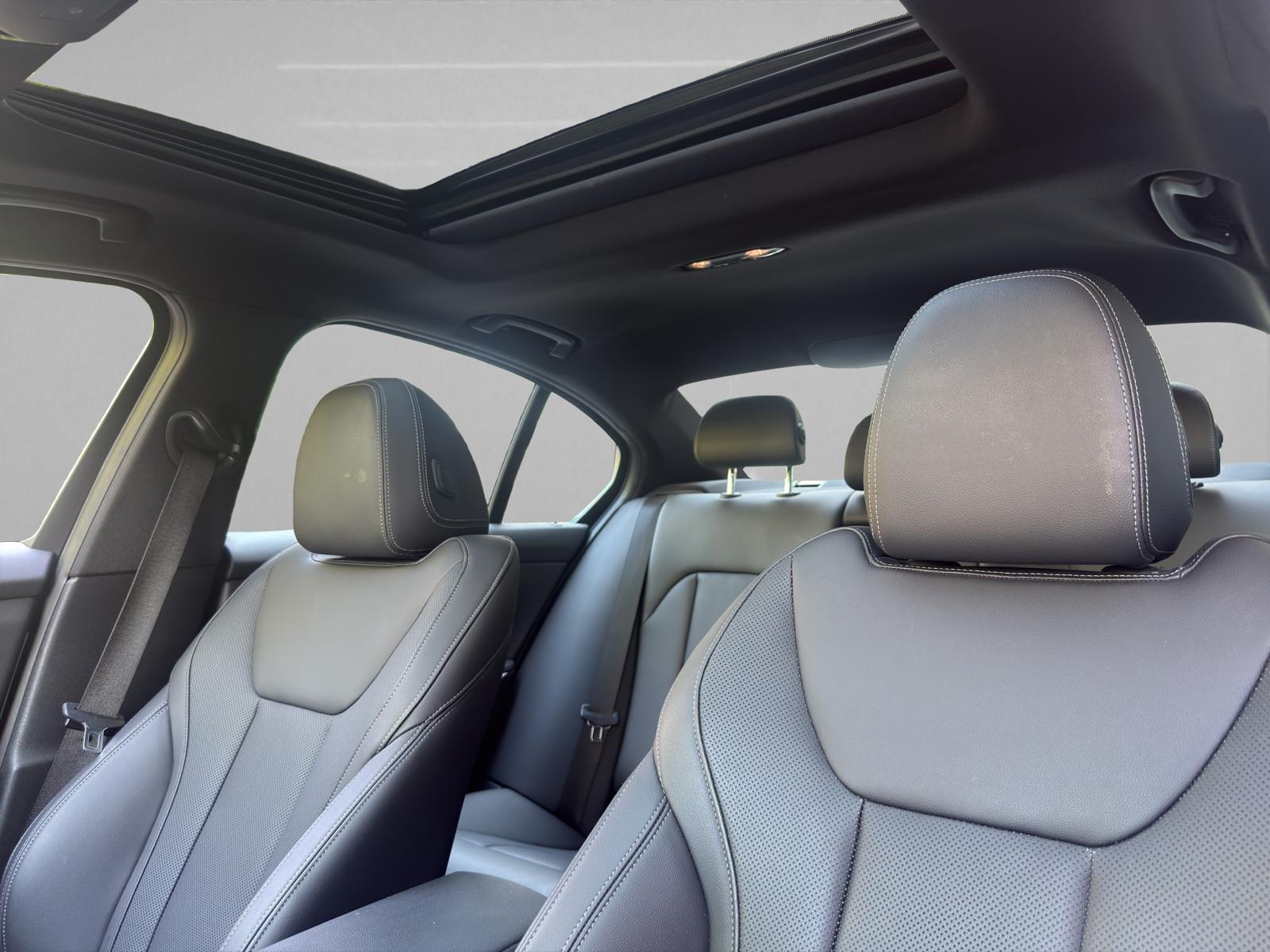 BMW 330i xDrive Steptronic M Sport-image-8