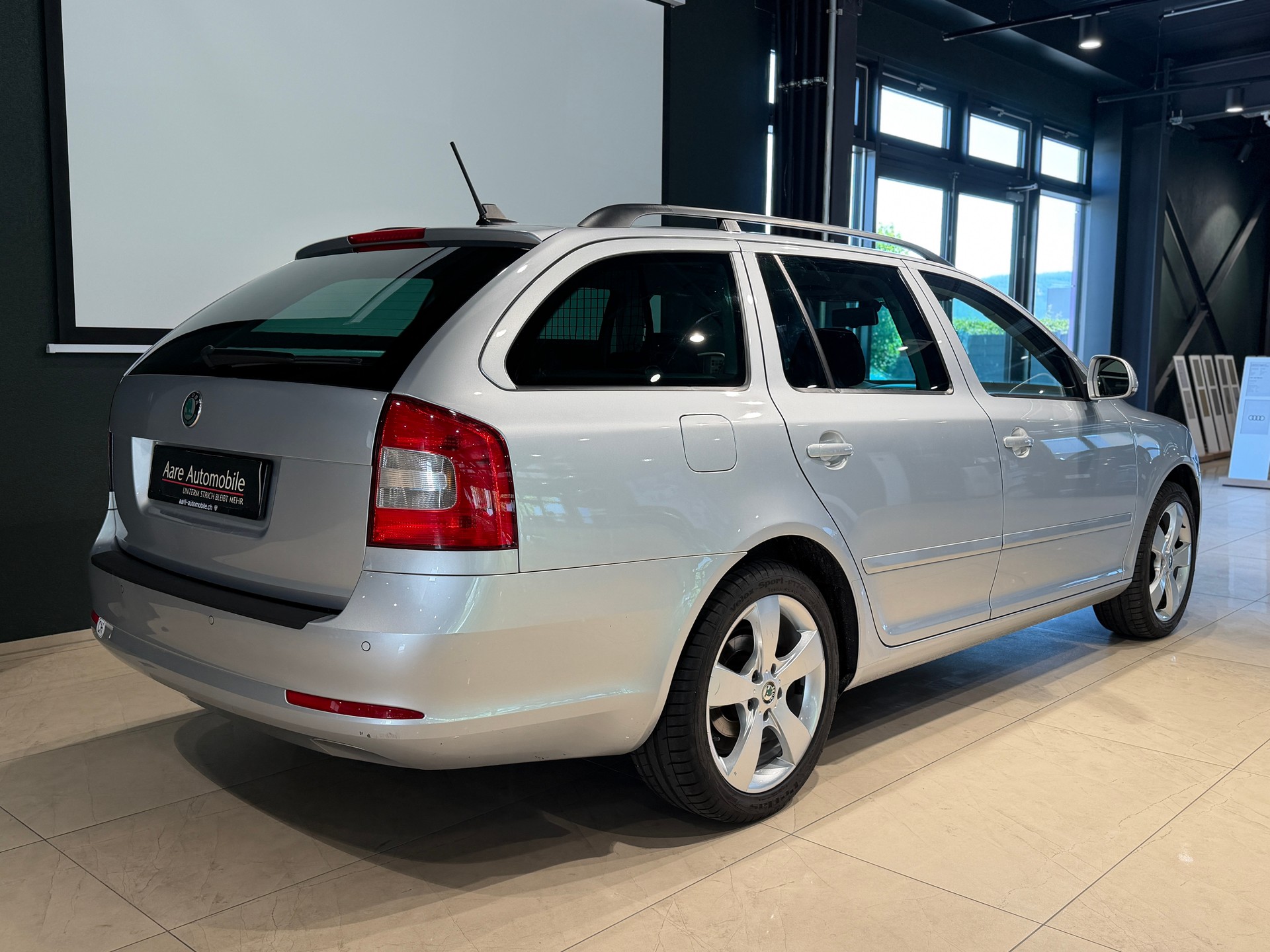 SKODA Octavia Combi 1.6 TDI Ambition DSG-showroom-element-3