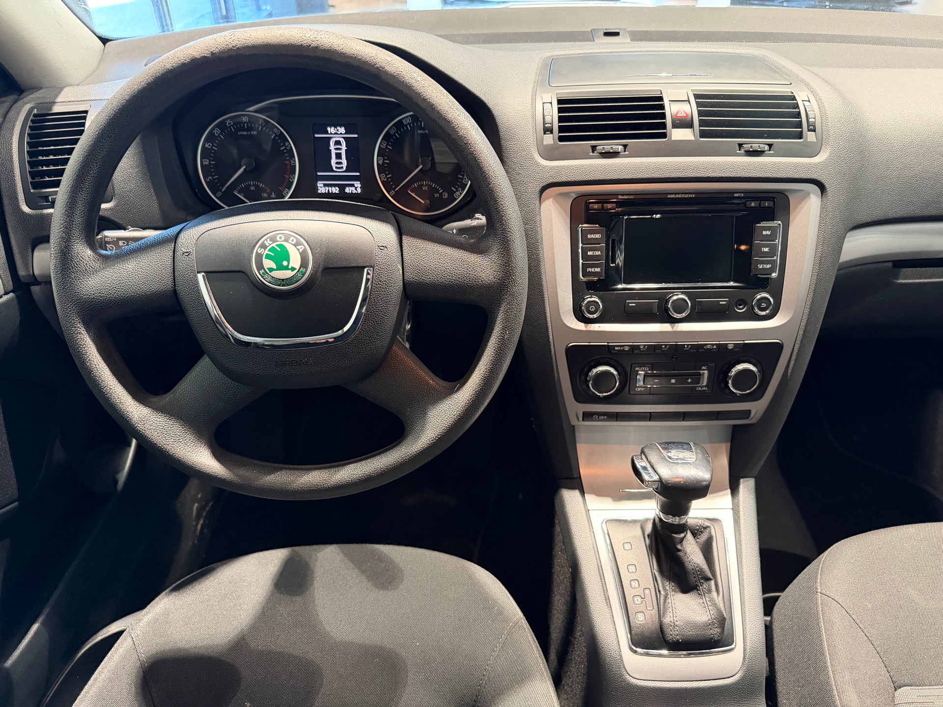 SKODA Octavia Combi 1.6 TDI Ambition DSG-image-5