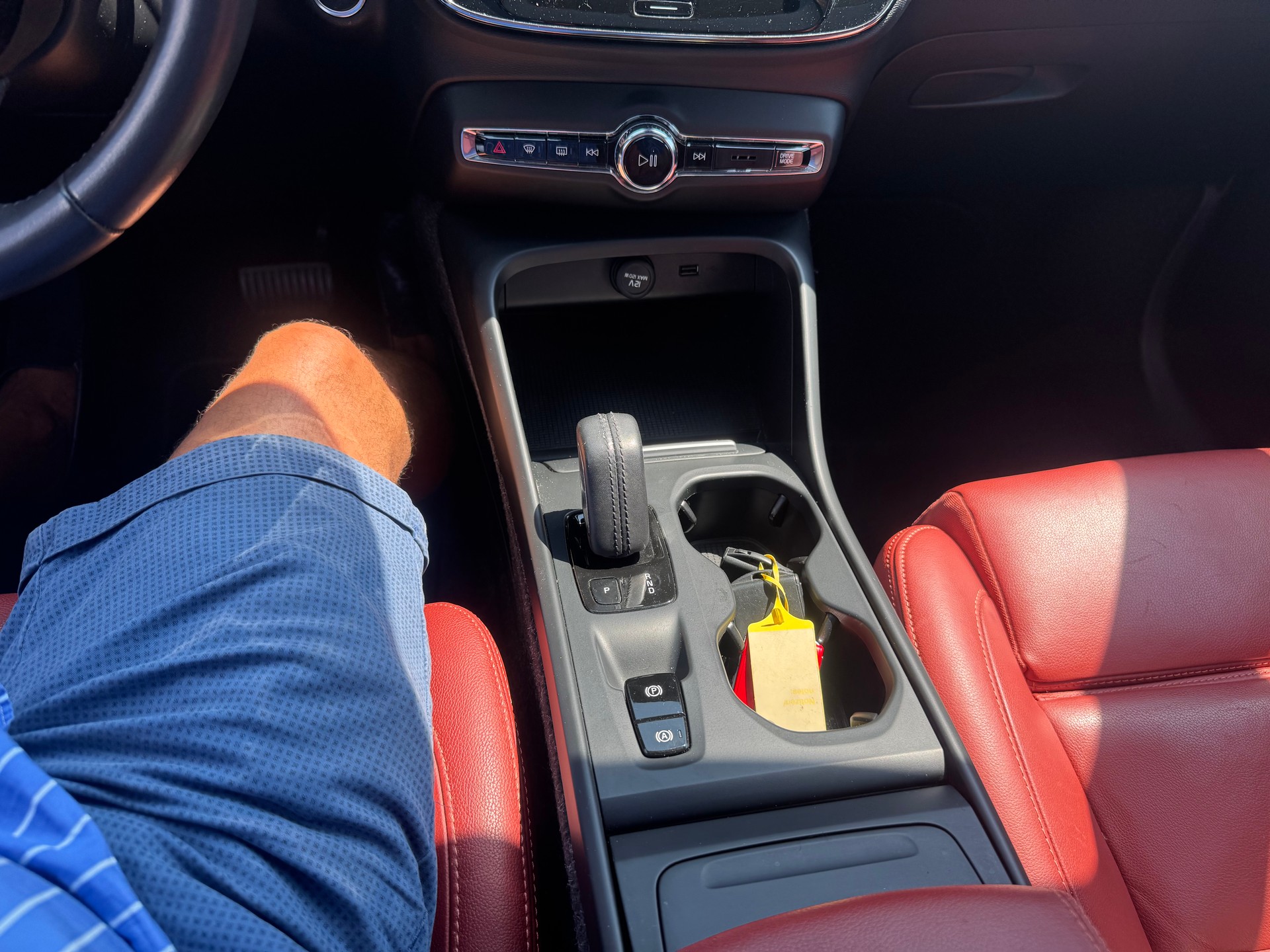 VOLVO XC40 D3 Momentum Geartronic-image-21