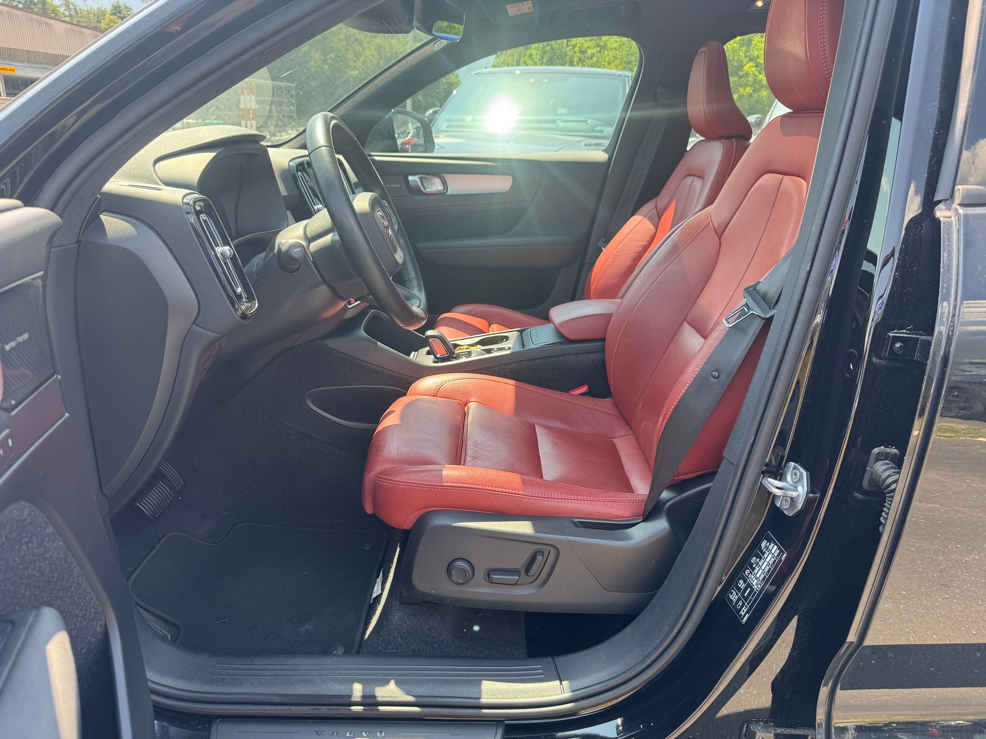 VOLVO XC40 D3 Momentum Geartronic-image-12