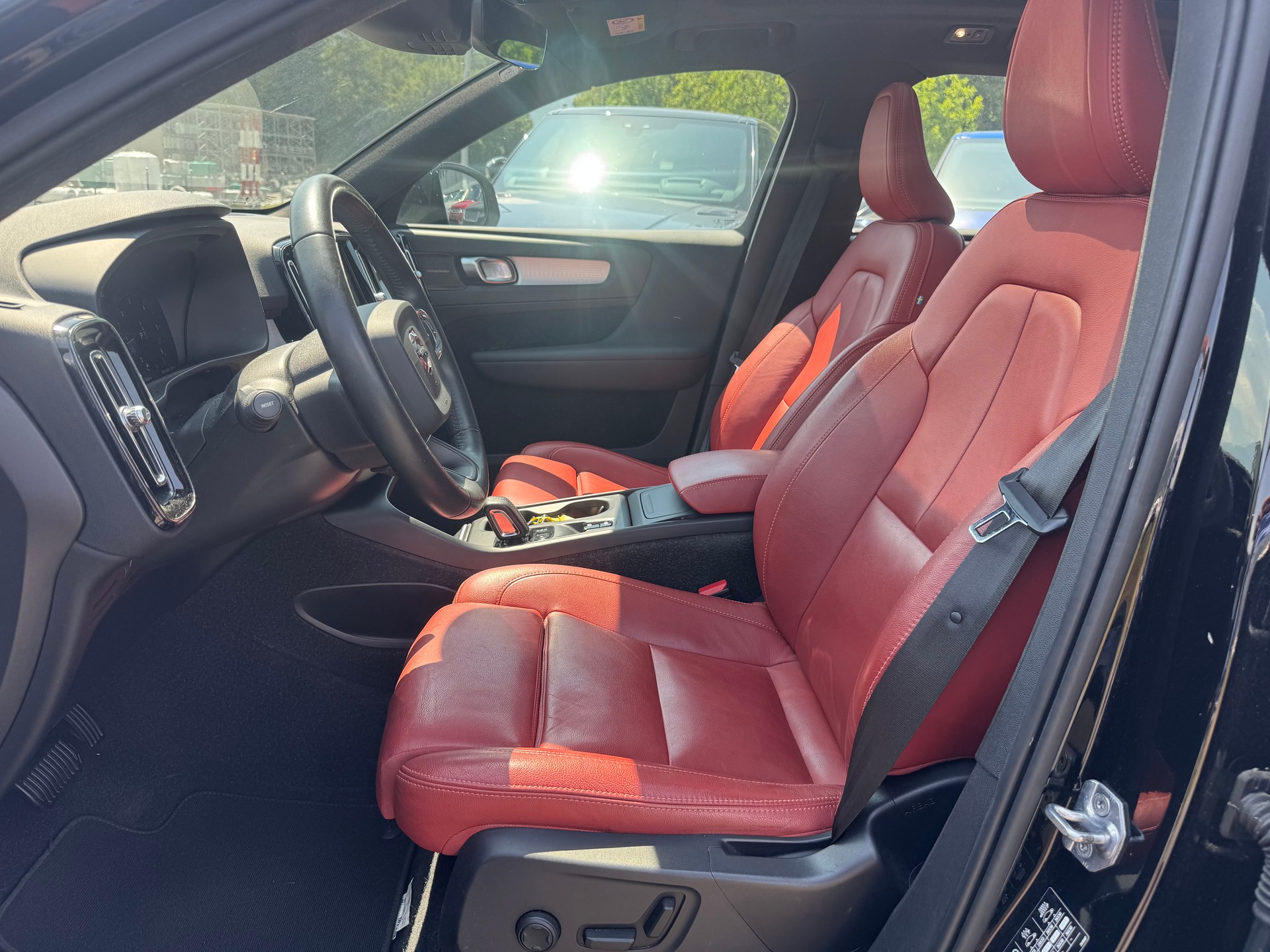 VOLVO XC40 D3 Momentum Geartronic-image-13