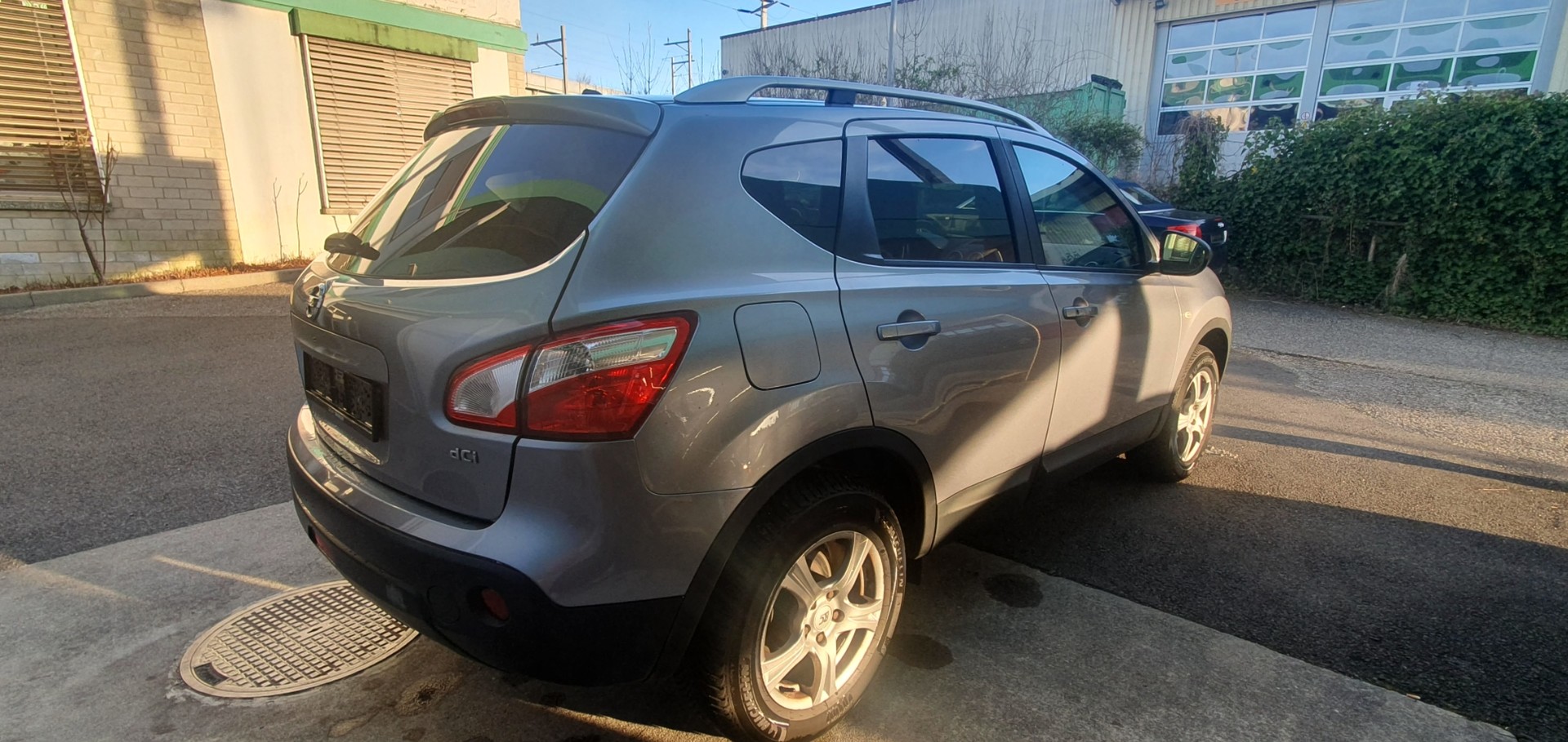NISSAN QASHQAI-image-4