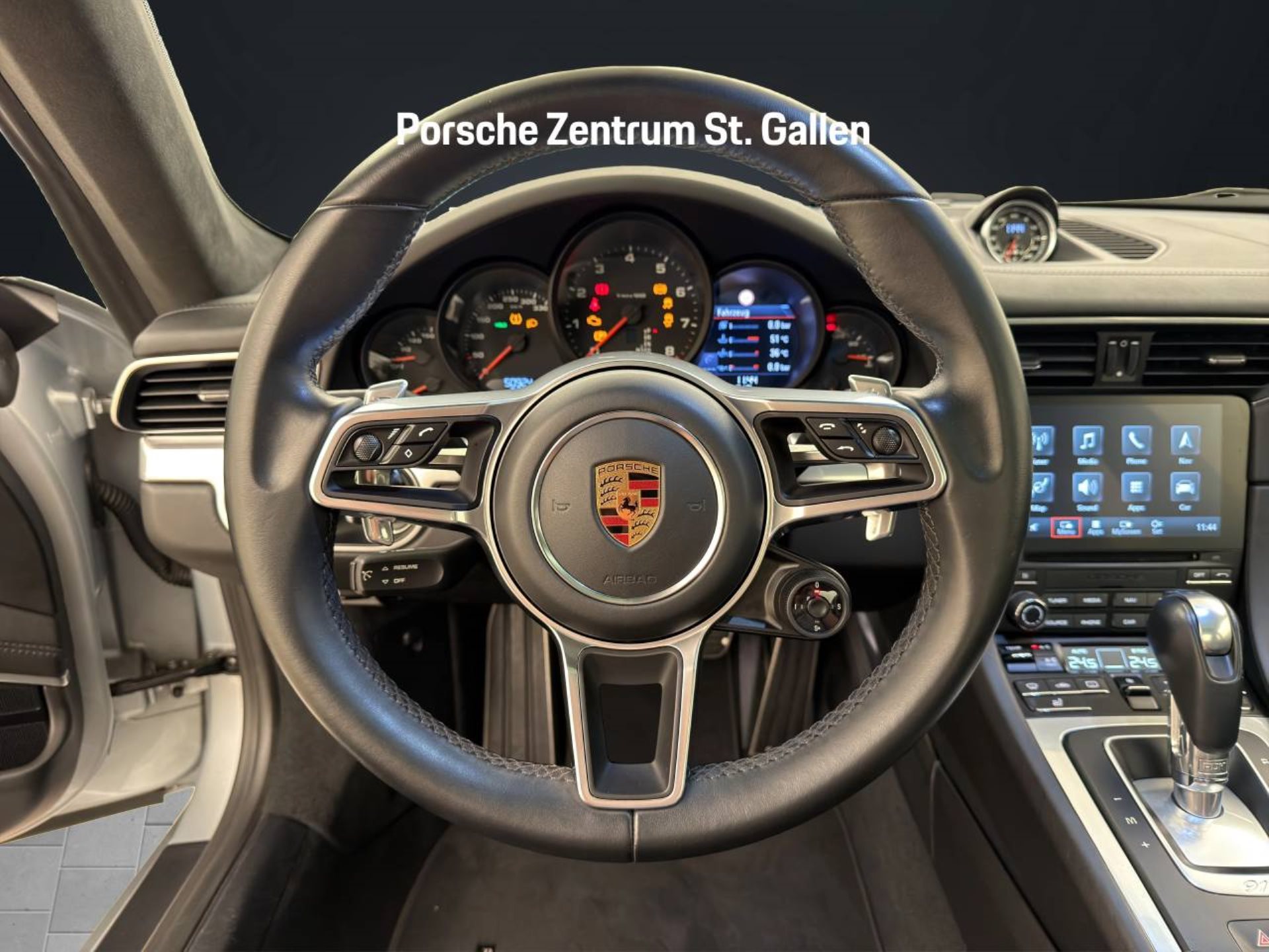 PORSCHE 911 Carrera 4-image-12