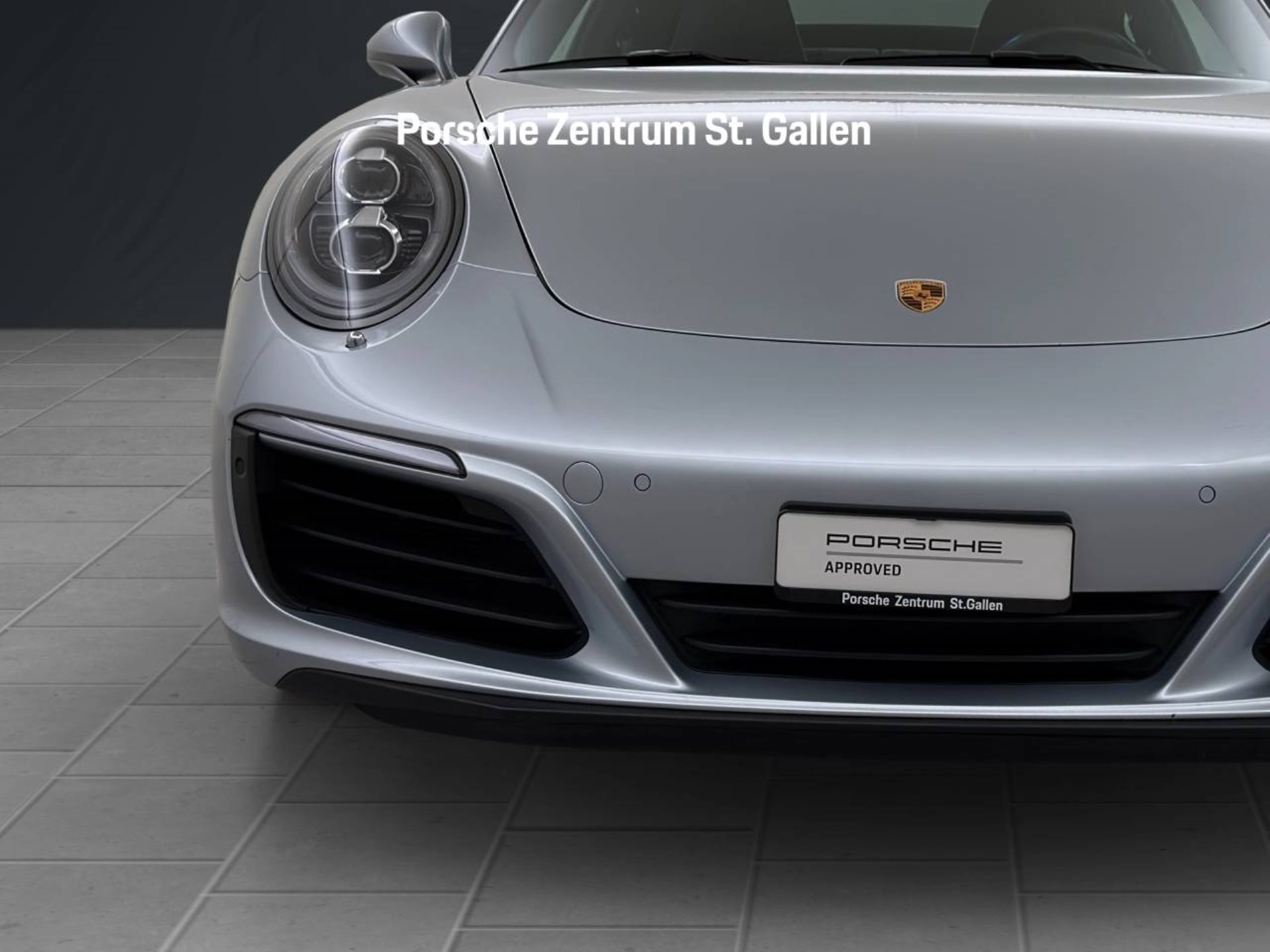 PORSCHE 911 Carrera 4-image-8