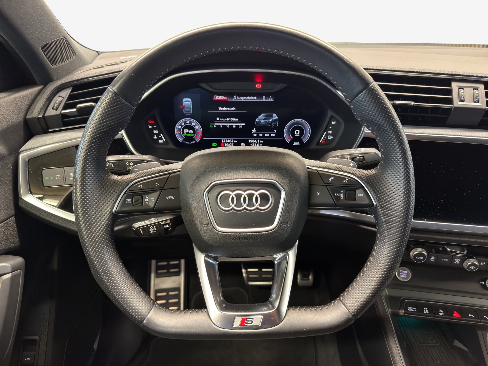AUDI Q3 Sportback 45 TFSI S line quattro S-tronic-image-9