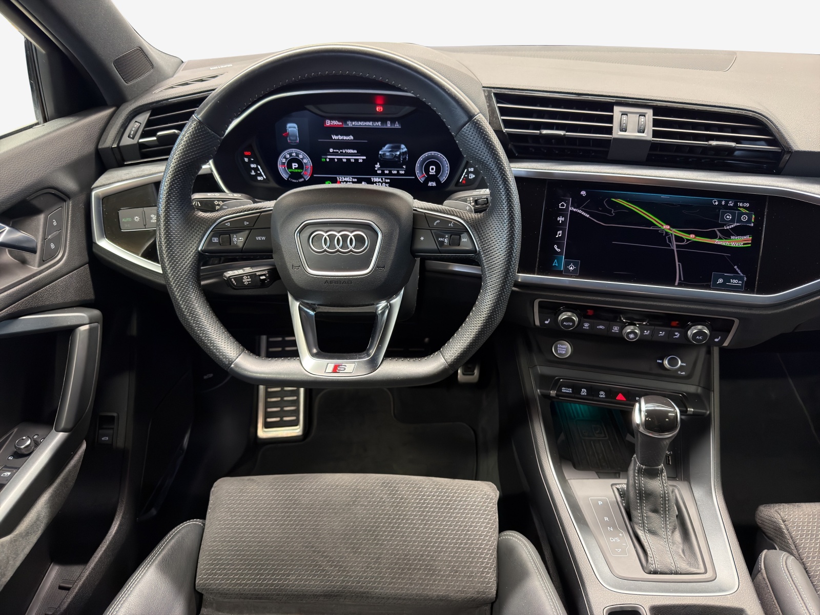 AUDI Q3 Sportback 45 TFSI S line quattro S-tronic-image-8