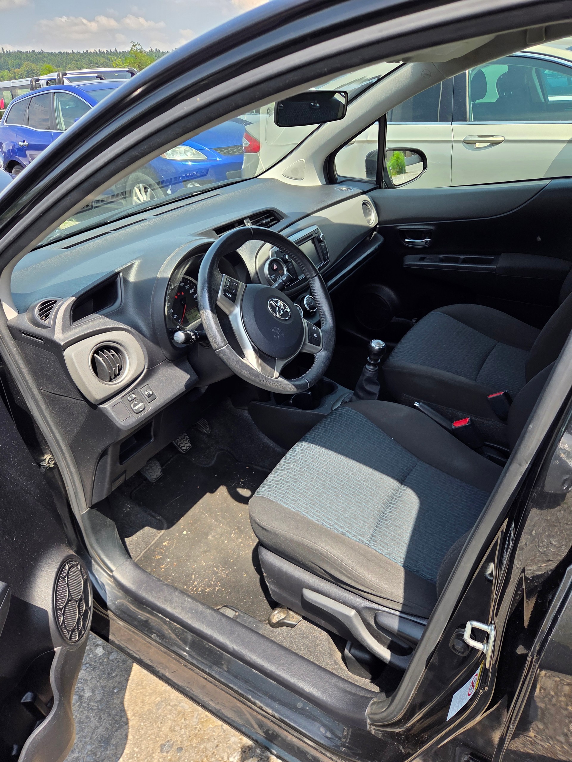 TOYOTA Yaris 1.33 Luna-image-6