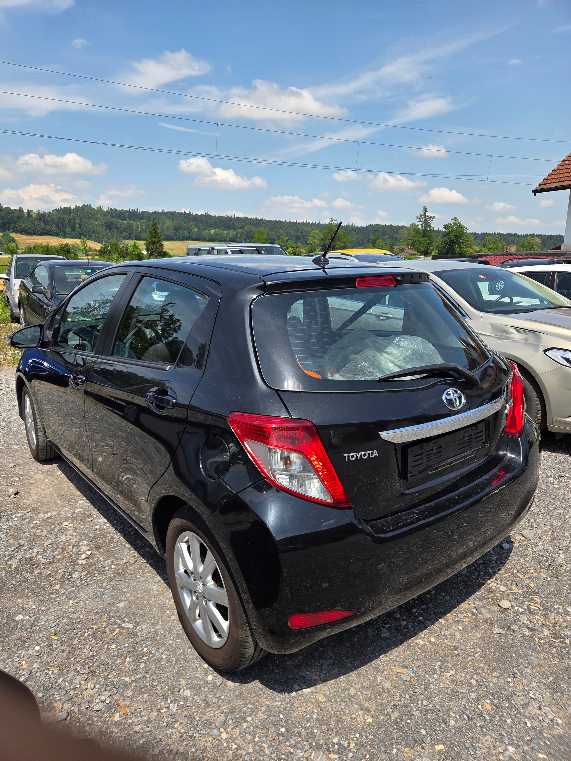 TOYOTA Yaris 1.33 Luna-image-3