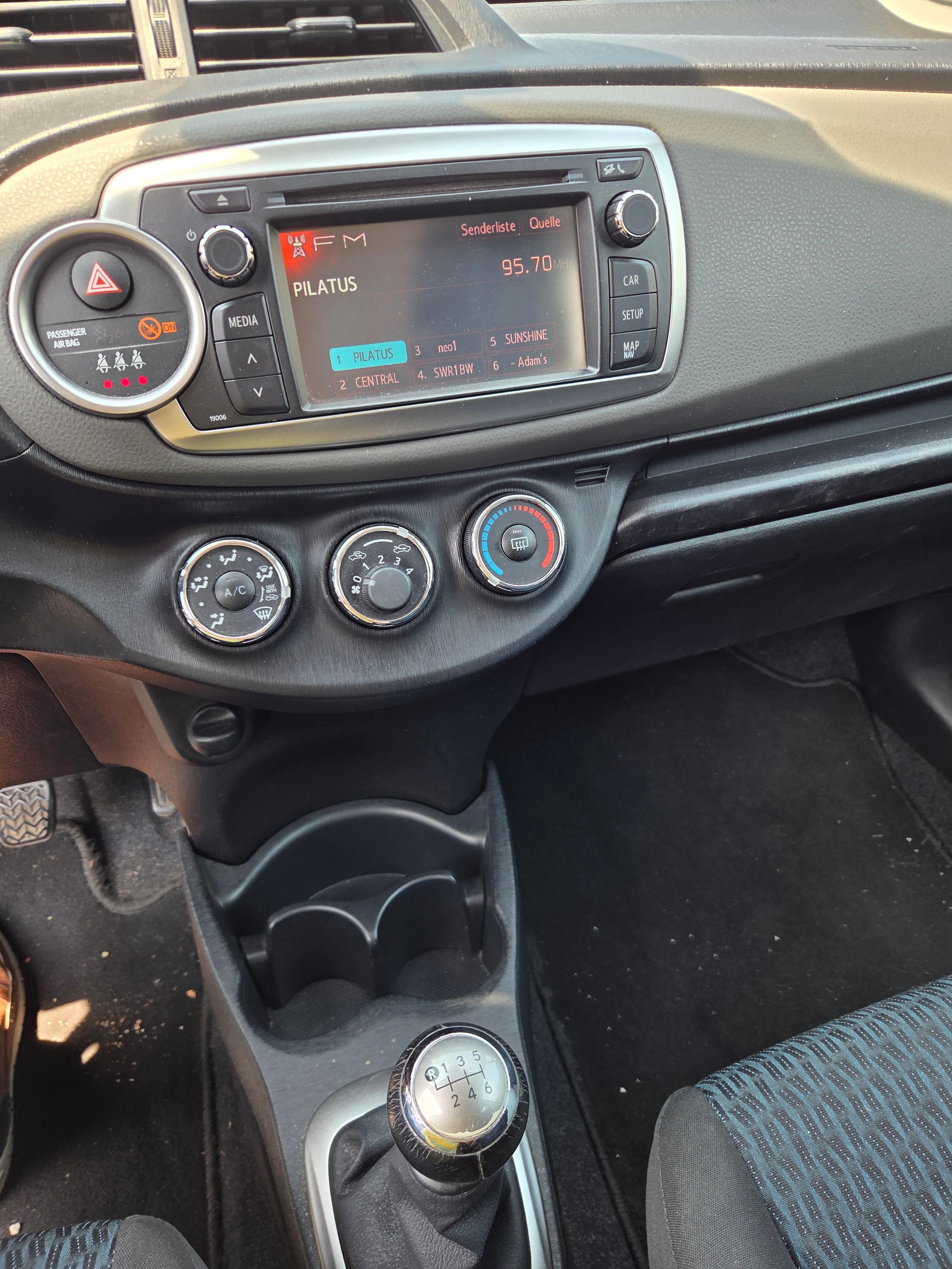 TOYOTA Yaris 1.33 Luna-image-7