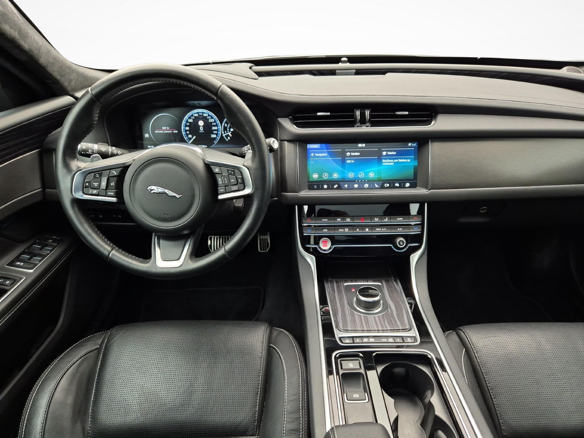 JAGUAR XF Sportbrake 2.0 T Chequered Flag AWD-image-6