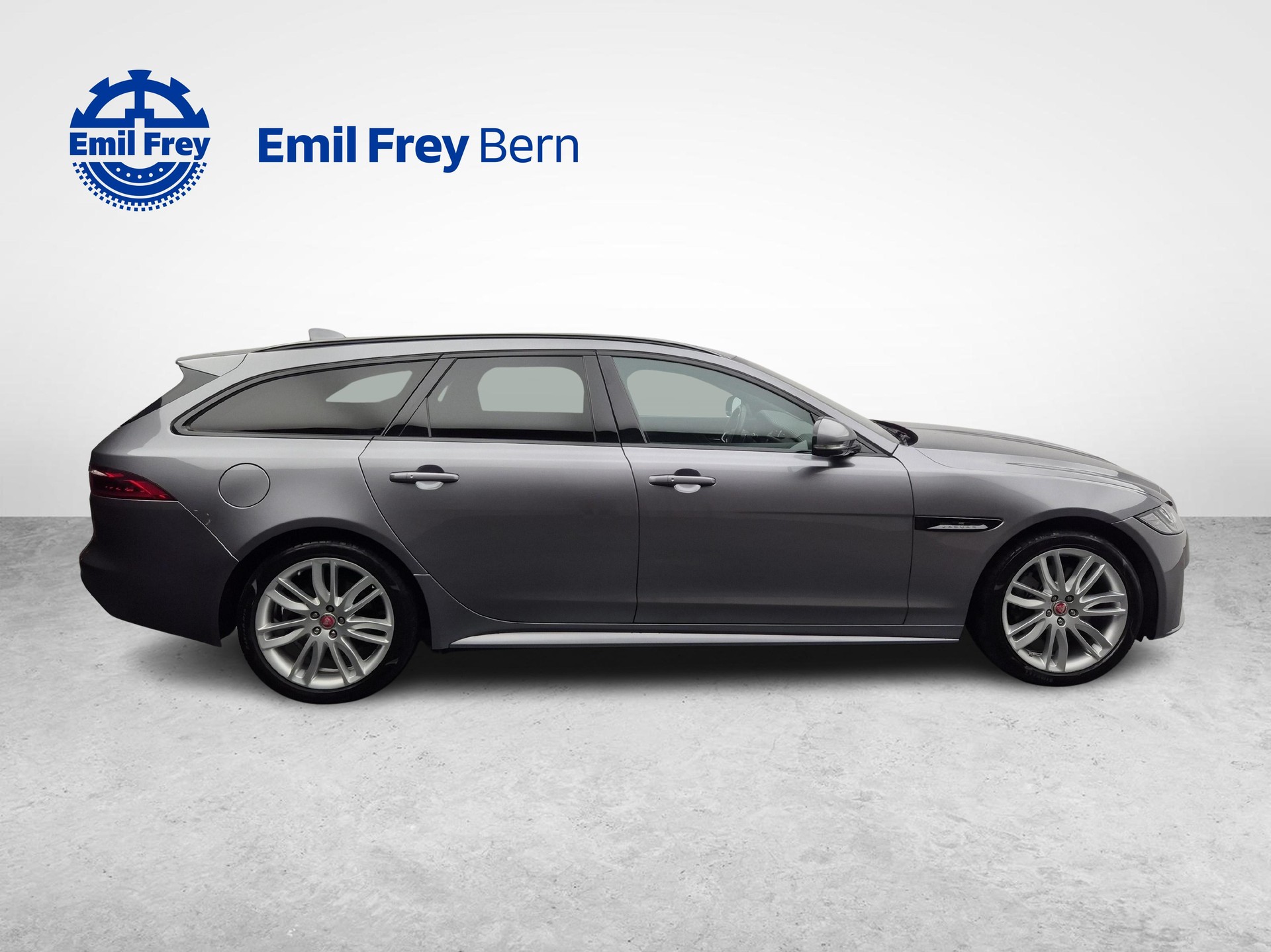 JAGUAR XF Sportbrake 2.0 T Chequered Flag AWD-image-5