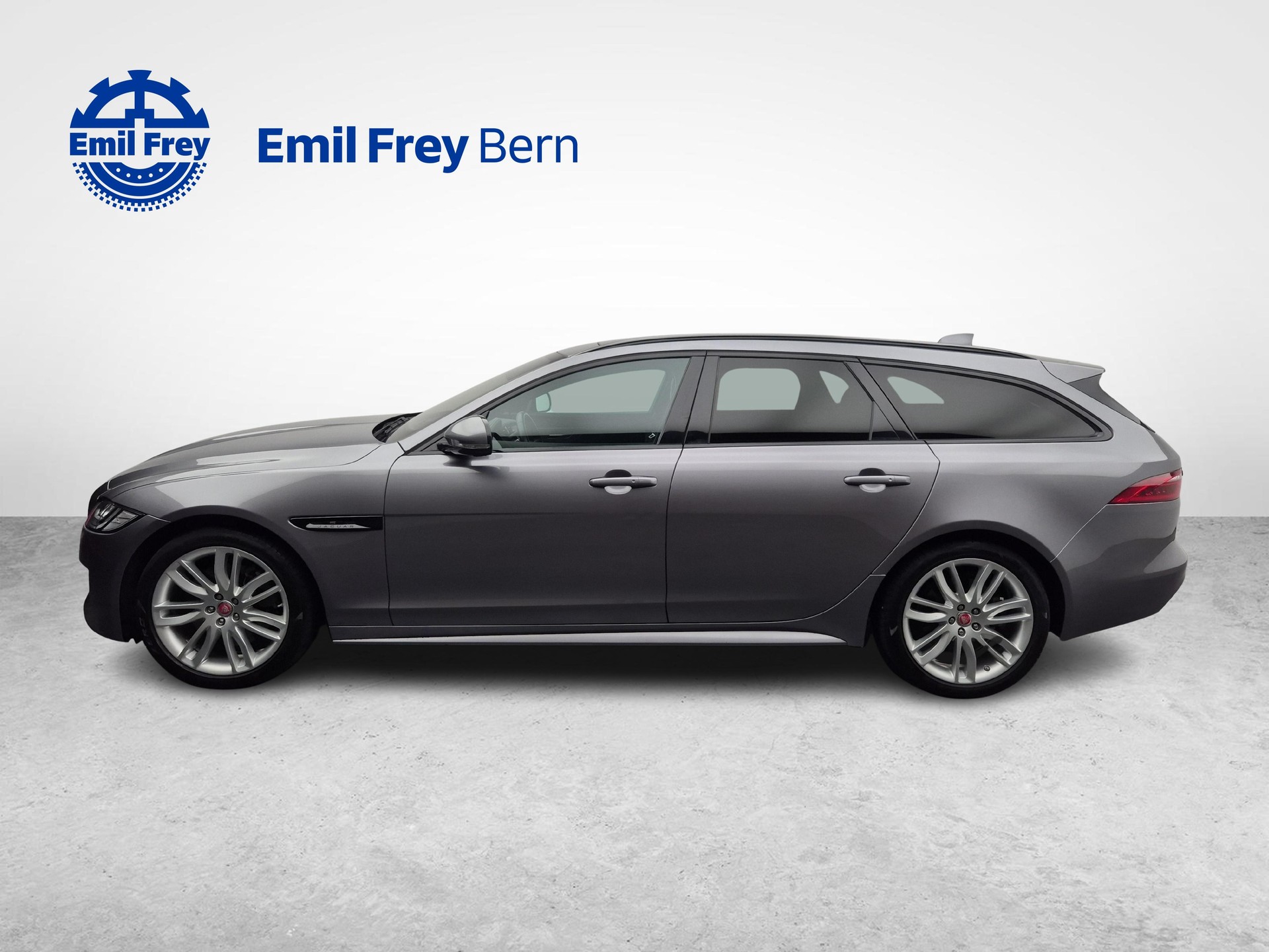 JAGUAR XF Sportbrake 2.0 T Chequered Flag AWD-image-1