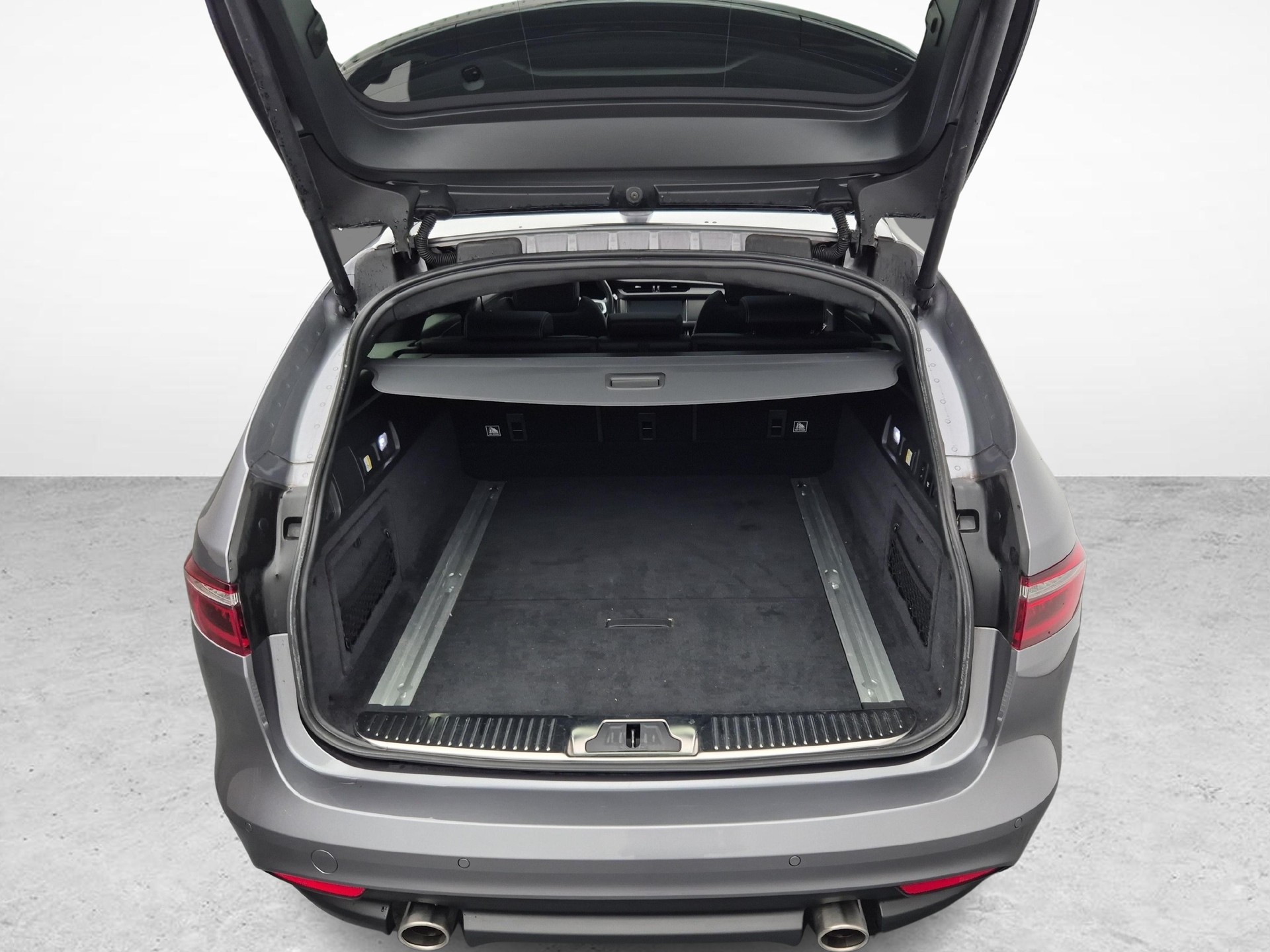 JAGUAR XF Sportbrake 2.0 T Chequered Flag AWD-image-15