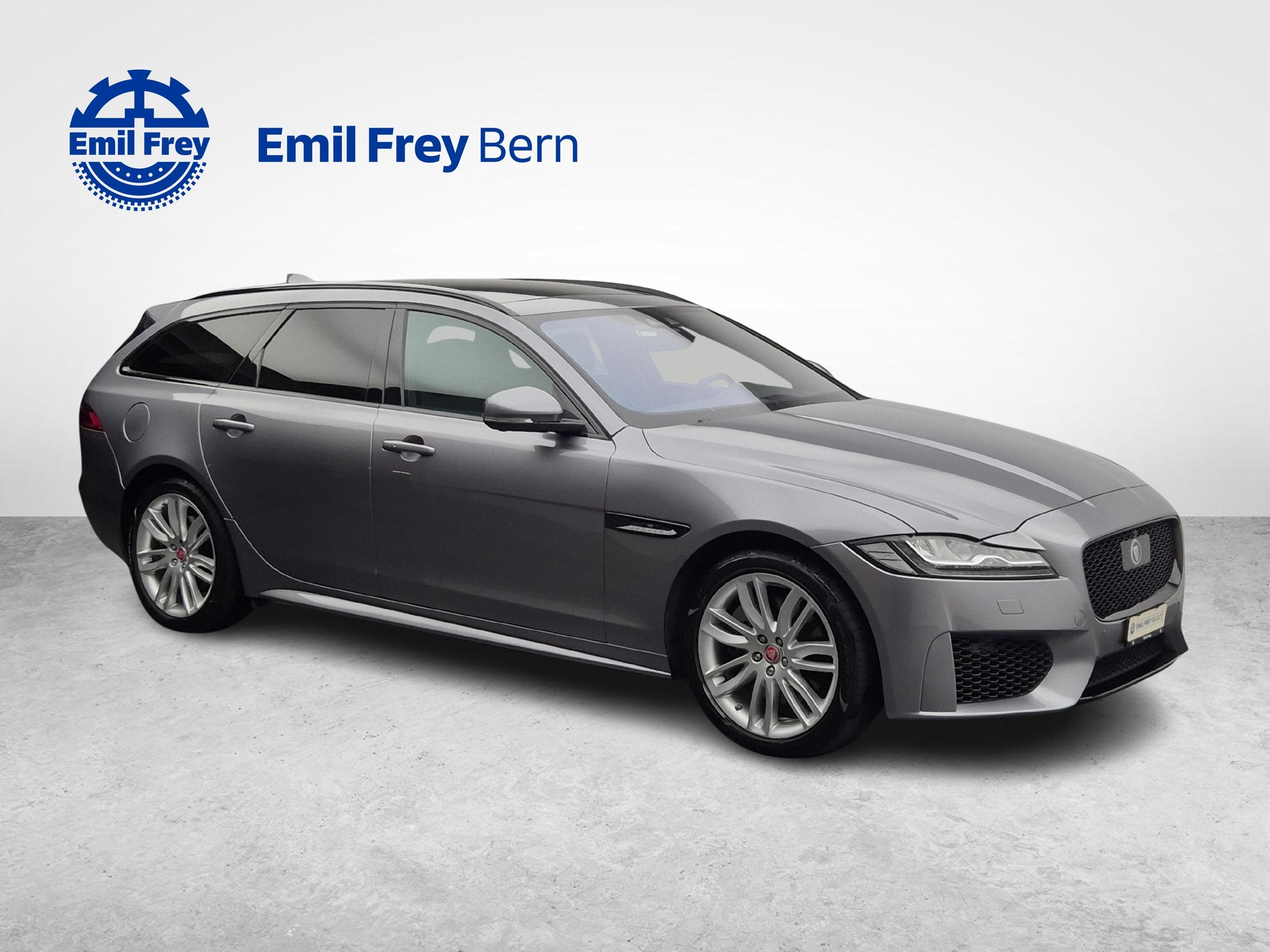 JAGUAR XF Sportbrake 2.0 T Chequered Flag AWD-image-4