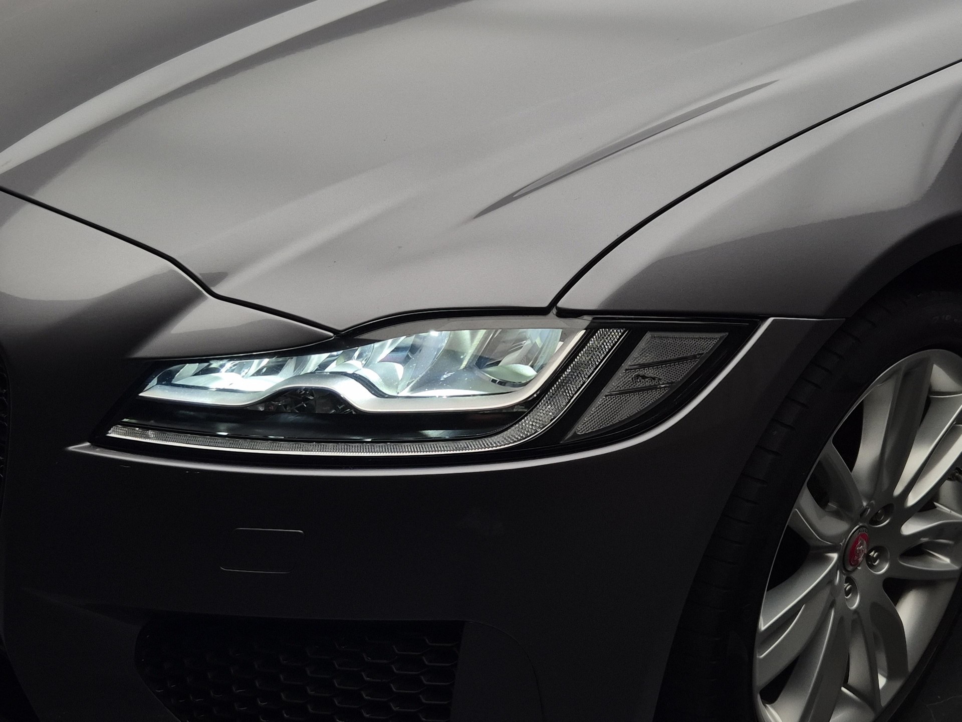 JAGUAR XF Sportbrake 2.0 T Chequered Flag AWD-image-19
