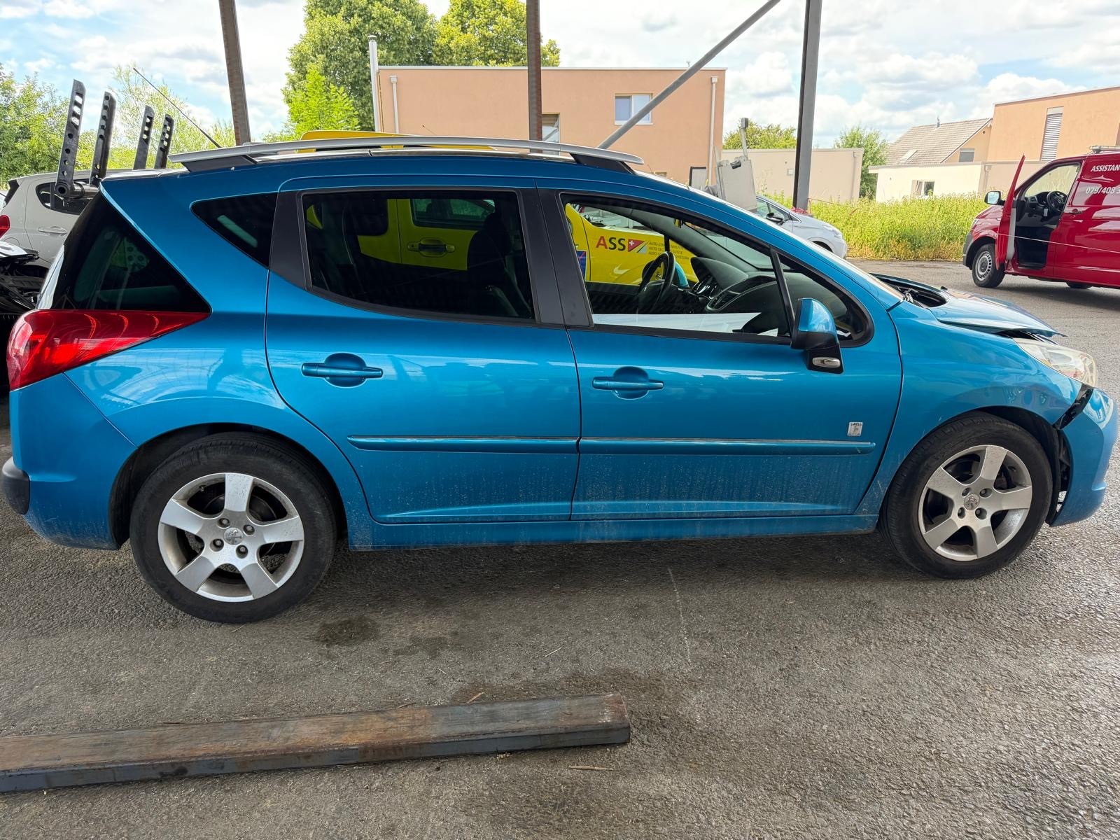 PEUGEOT 207 SW 1.6 16V Allure-image-6