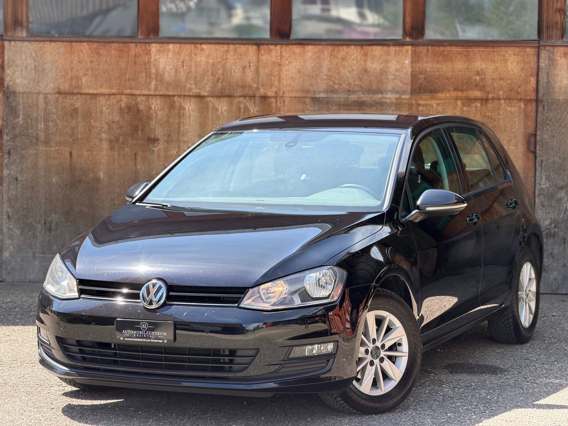 VW Golf 1.2 TSI Trendline-image-0