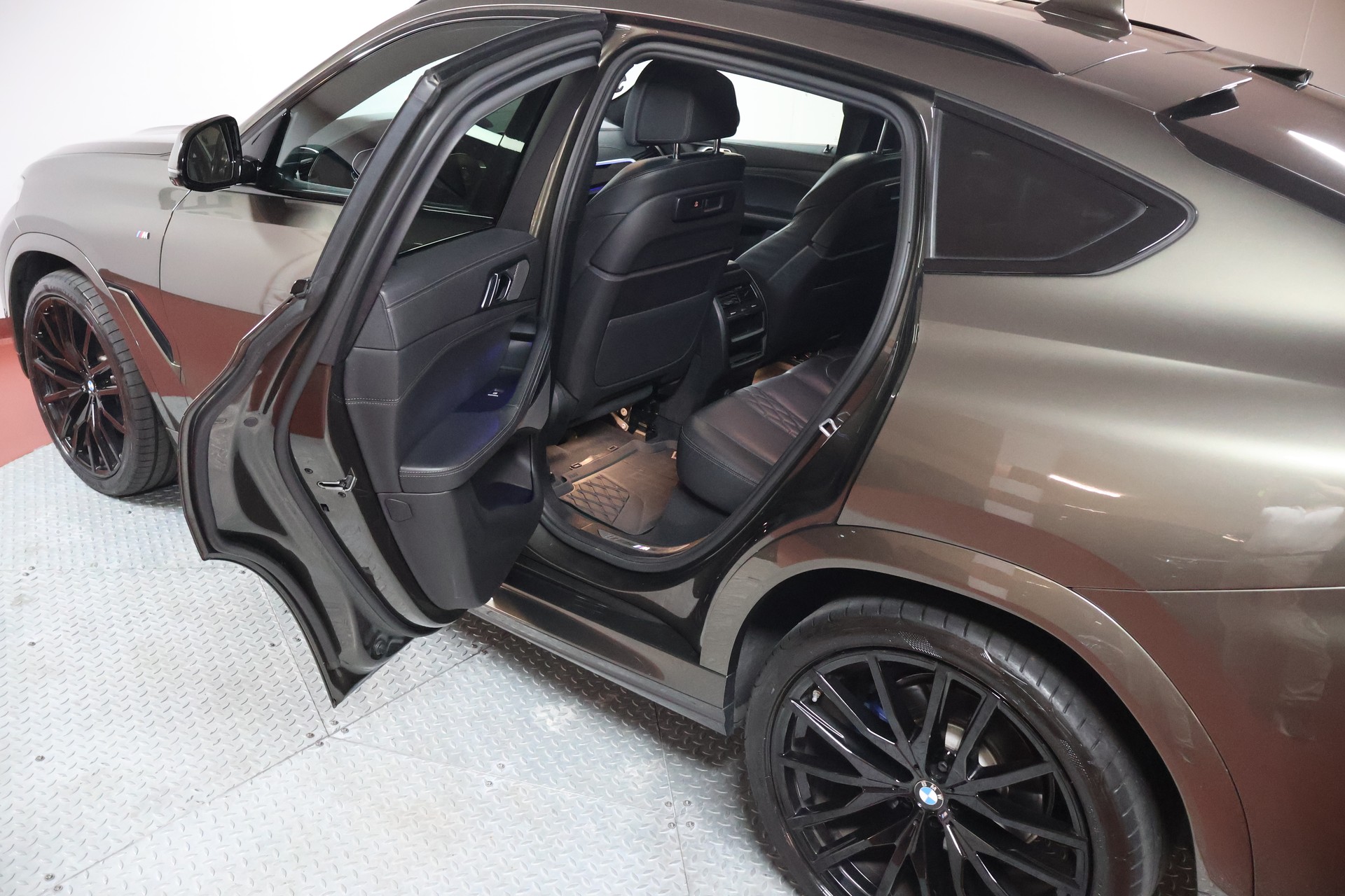 BMW X6 xDrive 48V 30d M Sport Steptronic-image-13