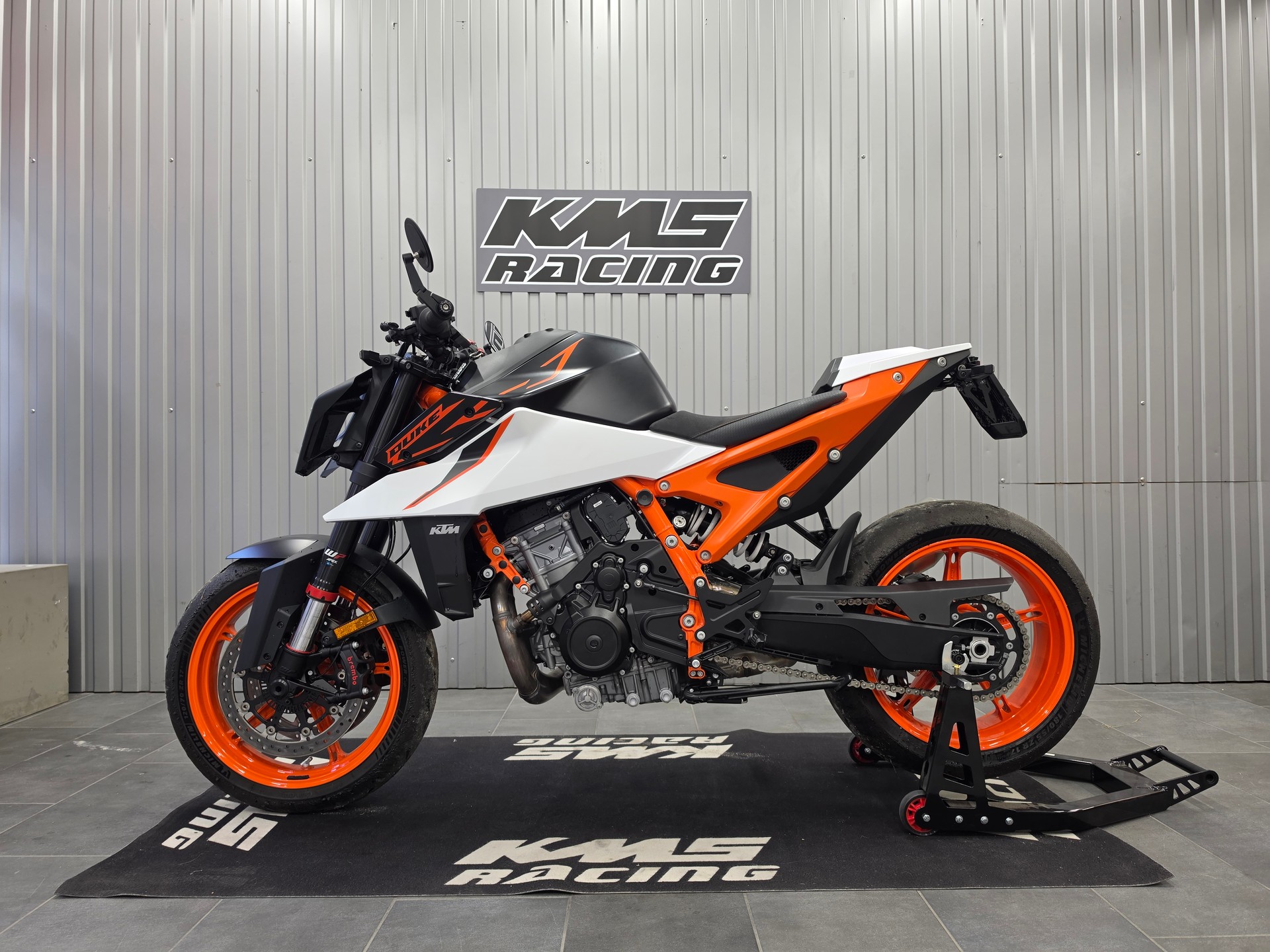 KTM 990 Duke R-showroom-element-1