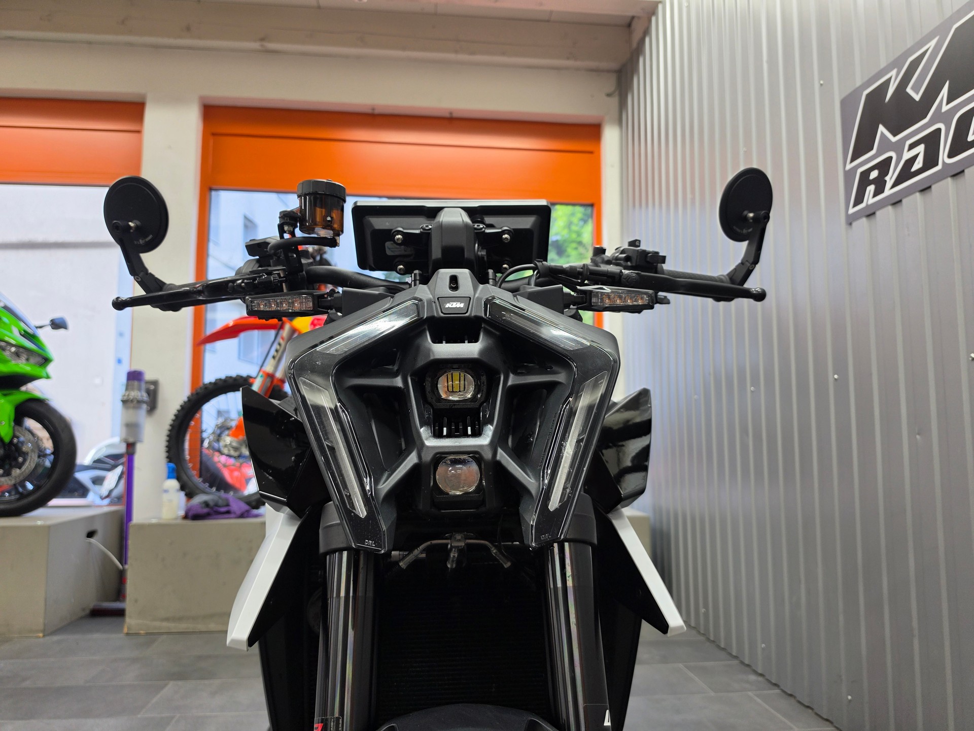 KTM 990 Duke R-image-8