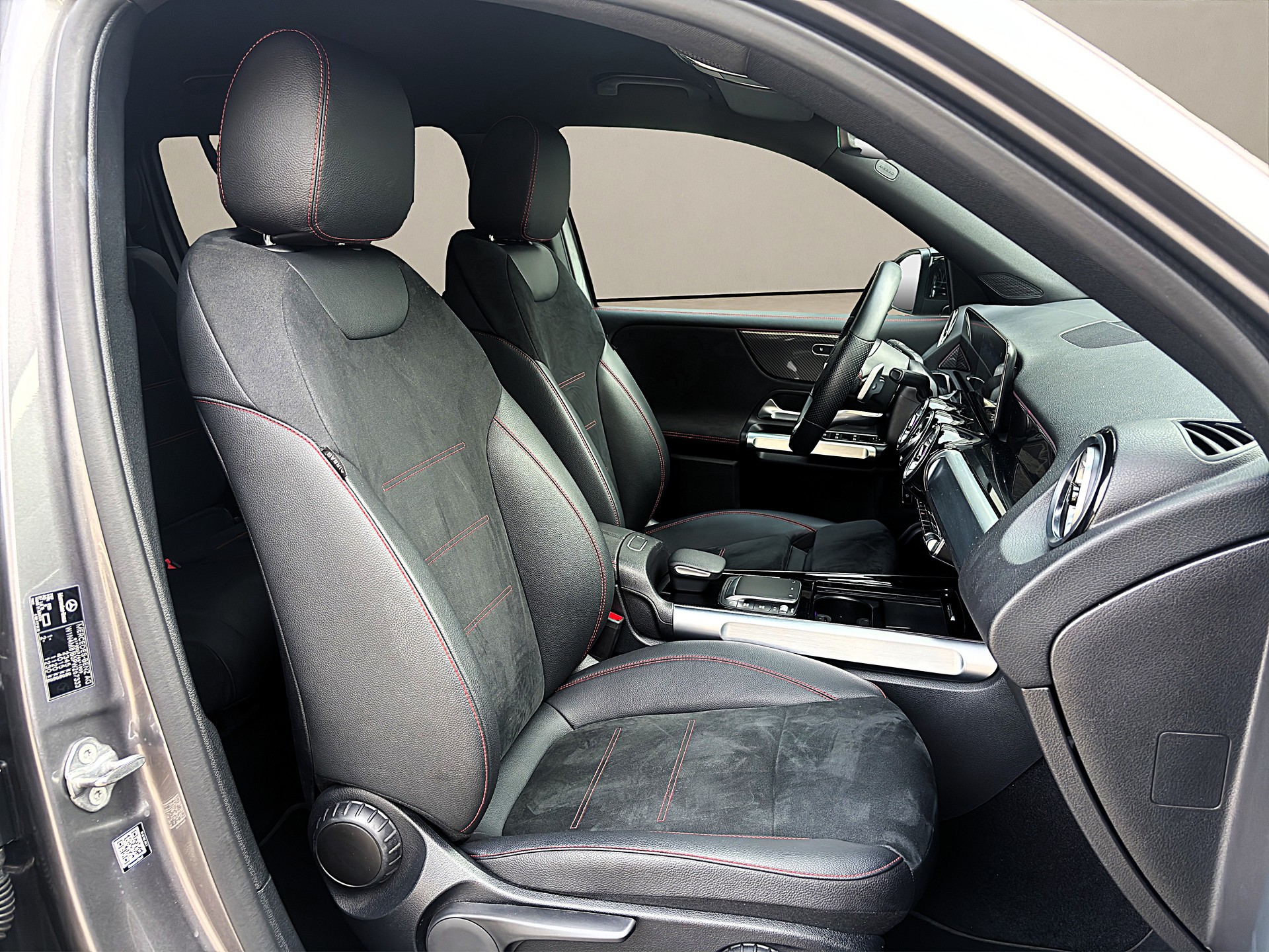 MERCEDES-BENZ GLB 200 4Matic❗AMG Line❗8G-Tronic ✅CH-Fahrzeug & 7 Sitzplätze✅-image-9