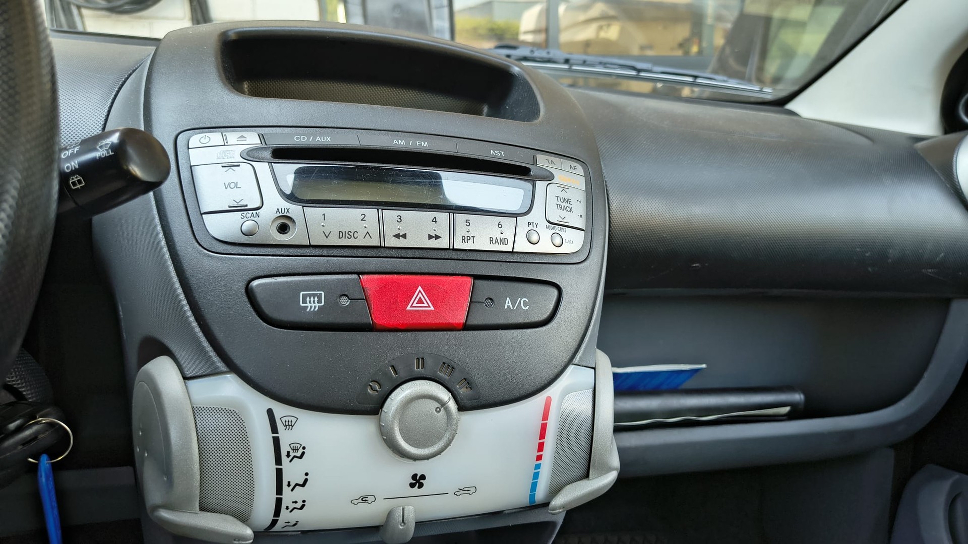 TOYOTA AYGO-image-8