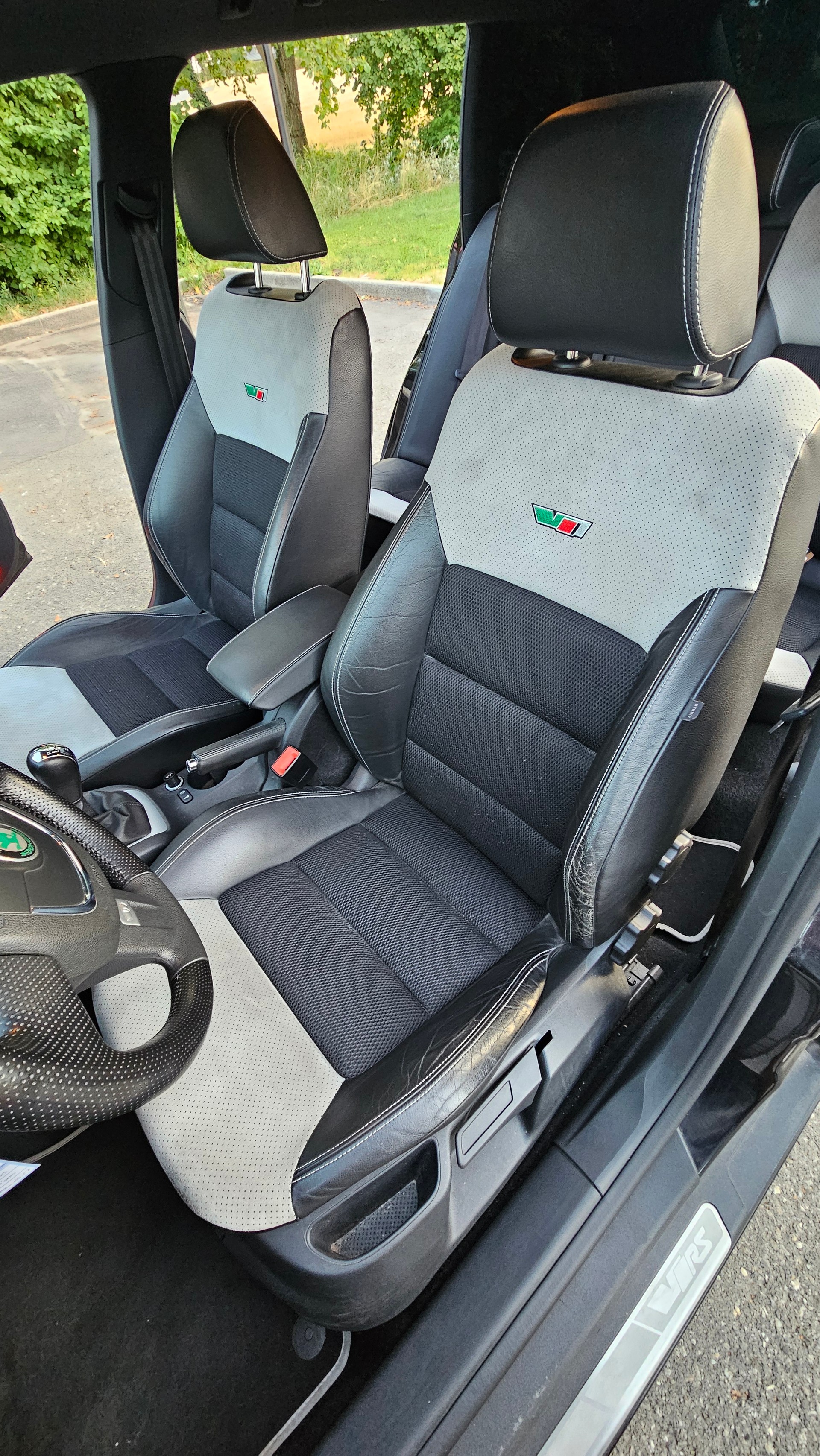 SKODA 2.0 TDI 170 DPF RS-image-8