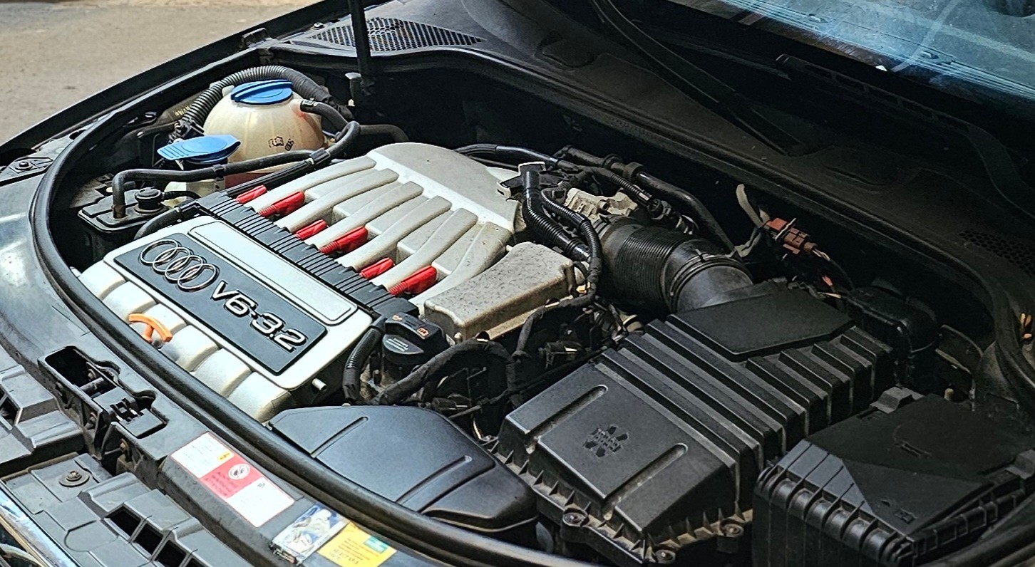AUDI A3 Sportback 3.2 V6 Ambition quattro-image-24