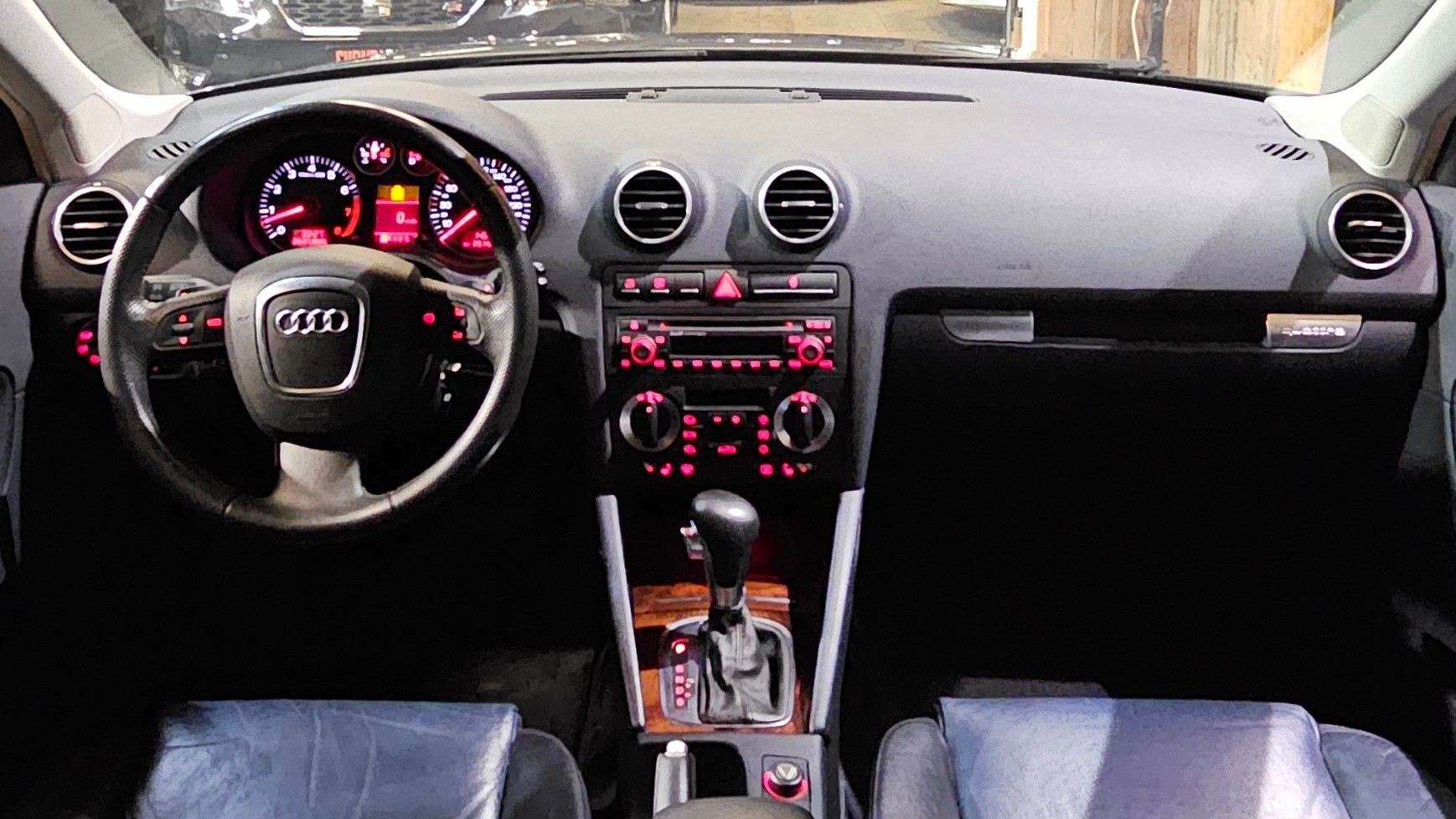 AUDI A3 Sportback 3.2 V6 Ambition quattro-image-9