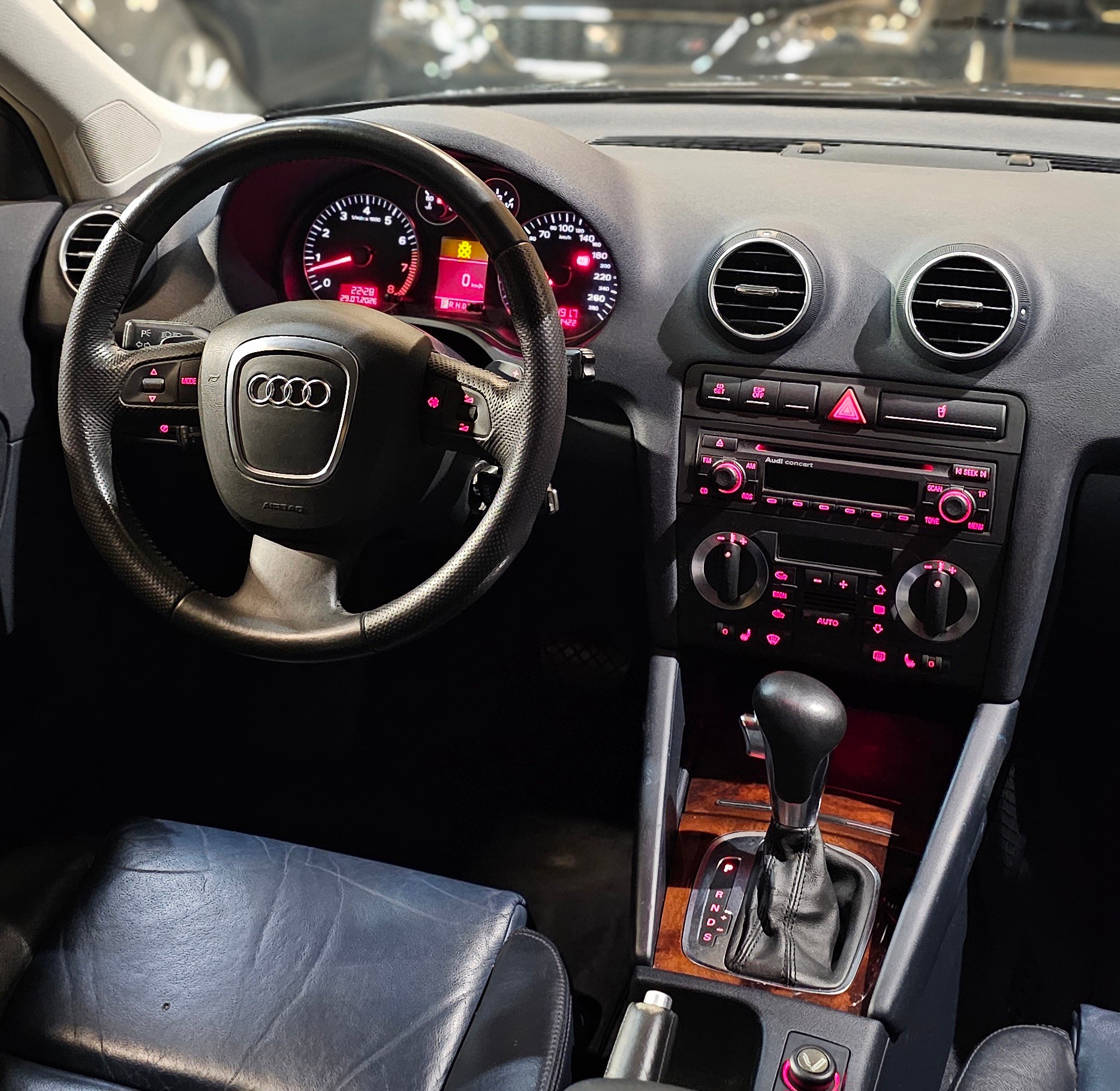 AUDI A3 Sportback 3.2 V6 Ambition quattro-image-18