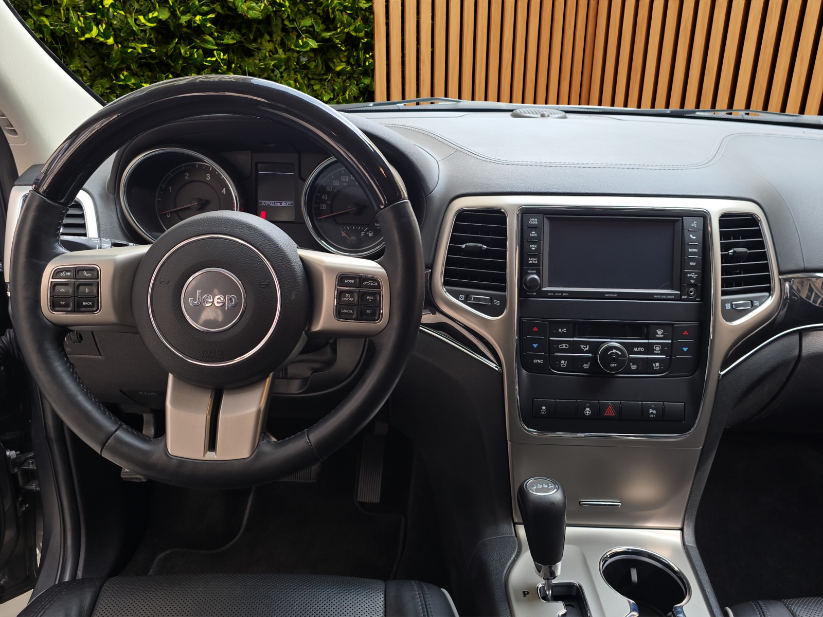 JEEP Grand Cherokee 3.0 CRD Overland Automatic-image-12