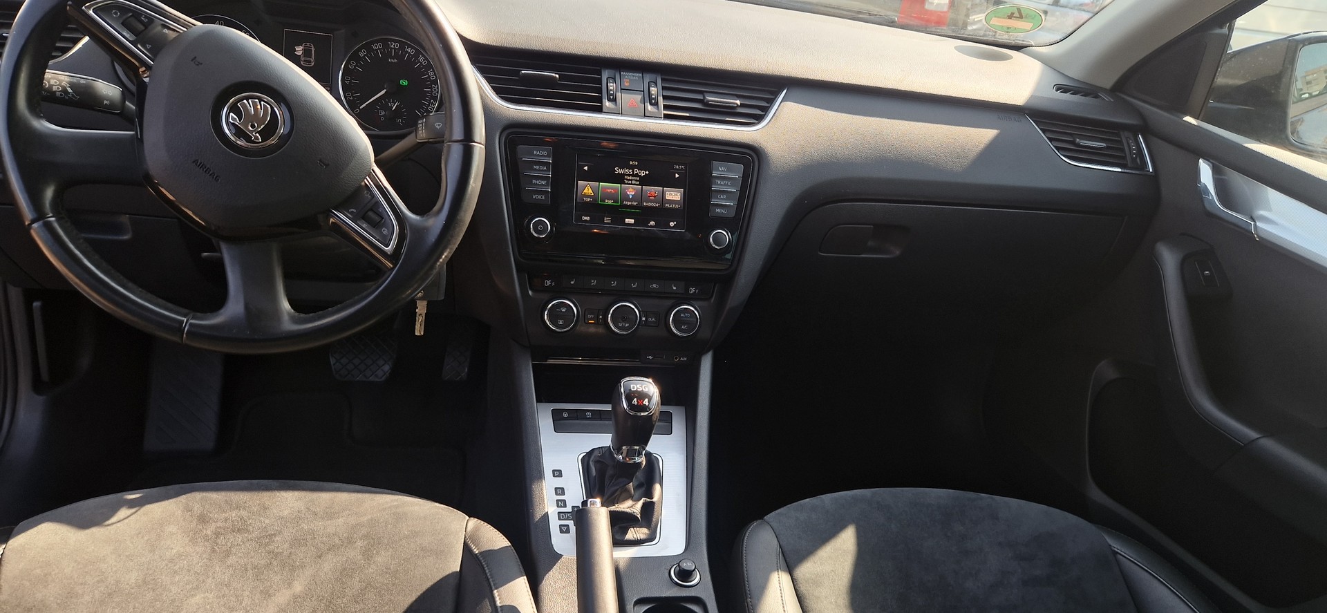 SKODA Octavia Combi 1.8 TSI Elegance 4x4 DSG-image-7