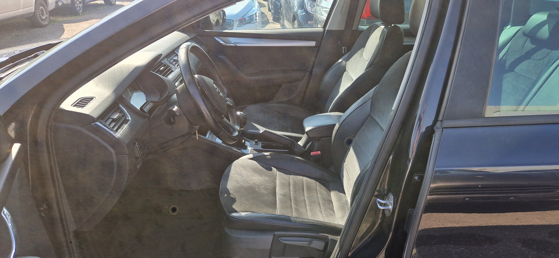 SKODA Octavia Combi 1.8 TSI Elegance 4x4 DSG-image-5
