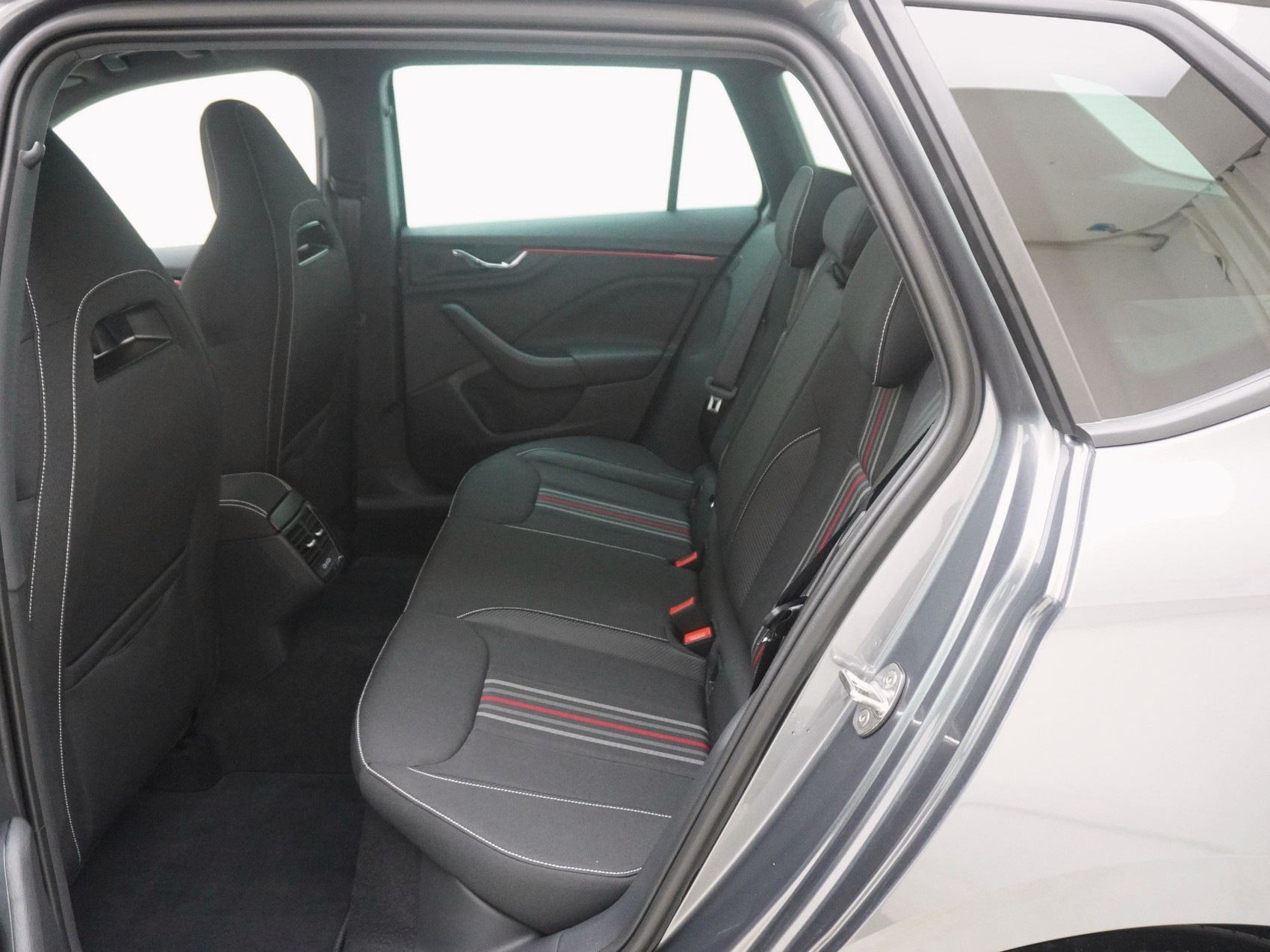 SKODA Kamiq 1.5 TSI Monte Carlo-image-14