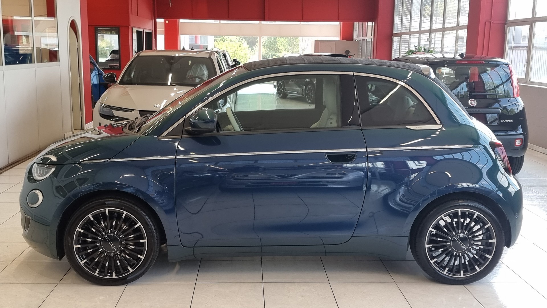 FIAT 500 Cabrio La Prima-image-1