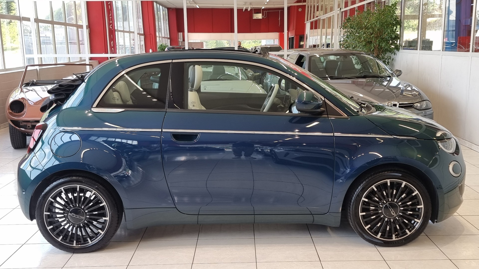 FIAT 500 Cabrio La Prima-image-7