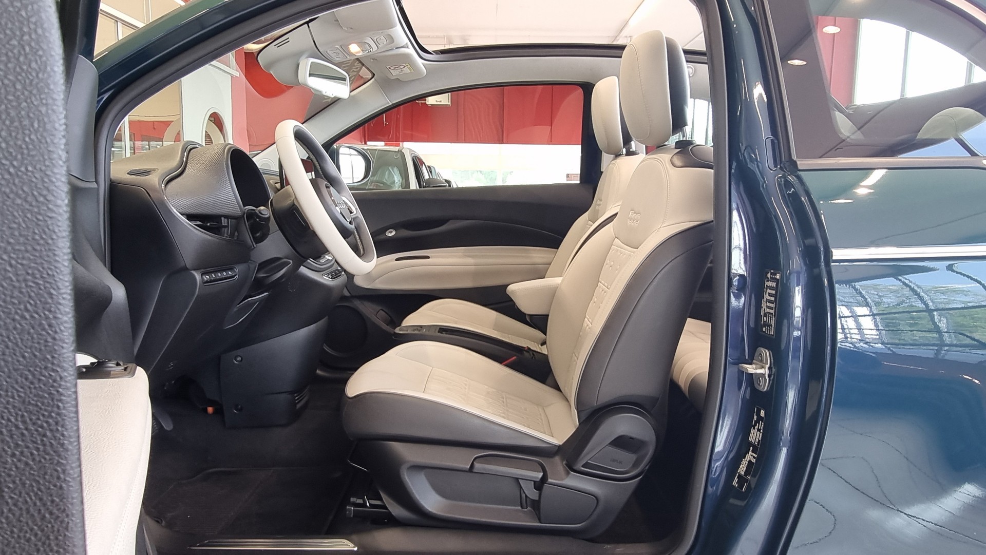 FIAT 500 Cabrio La Prima-image-17