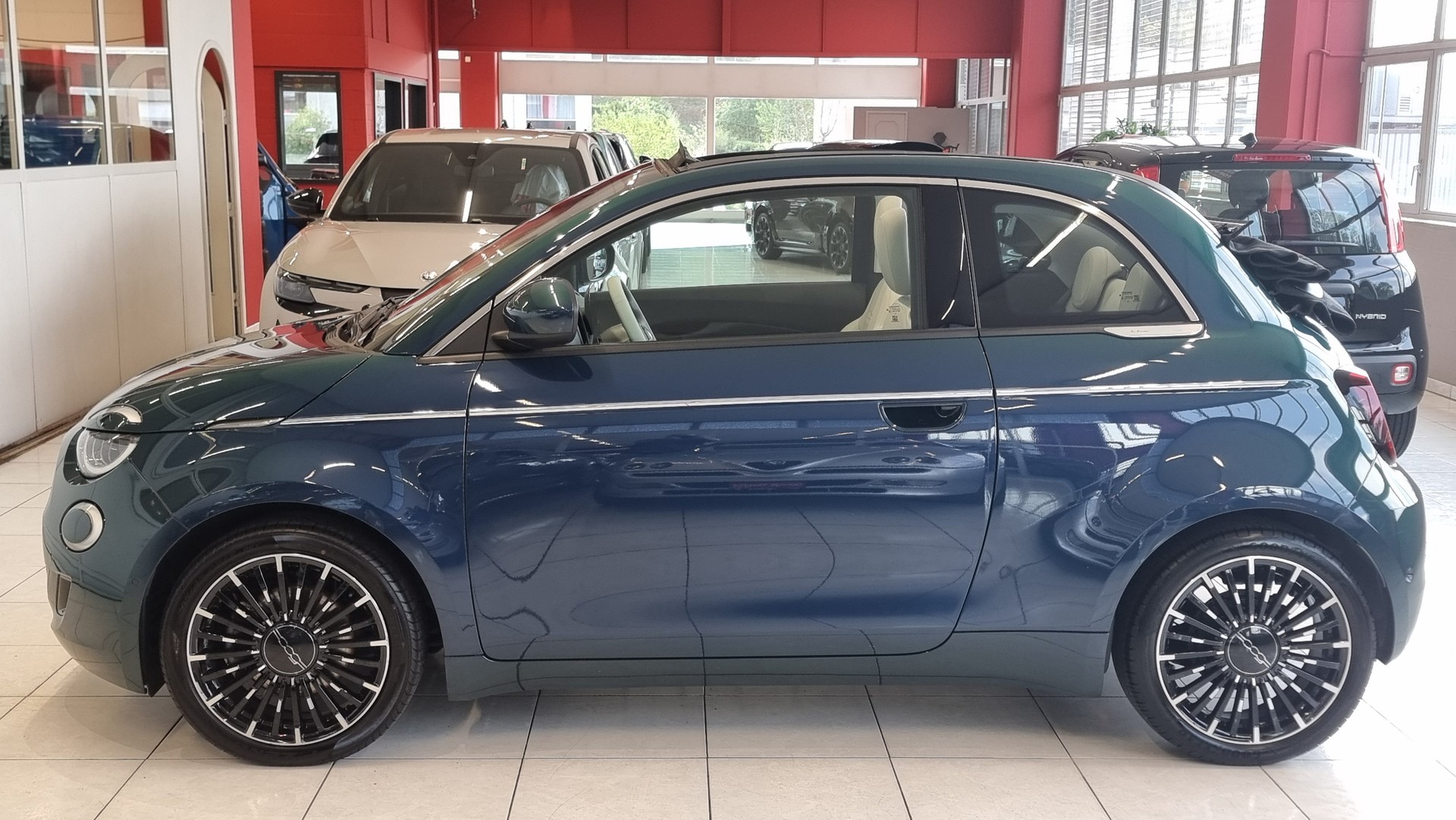 FIAT 500 Cabrio La Prima-image-2