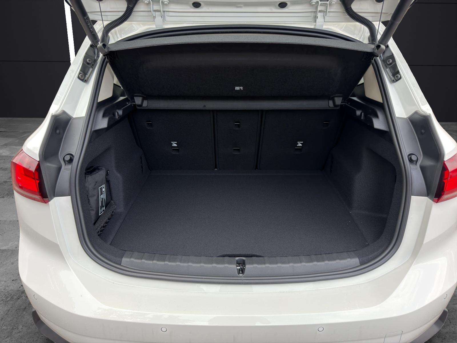 BMW 218d Active Tourer-image-9