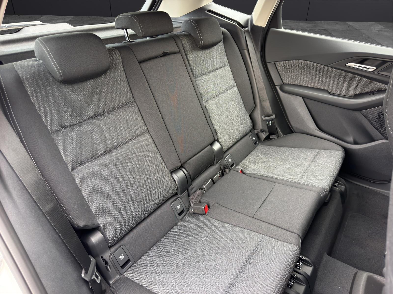 BMW 218d Active Tourer-image-13