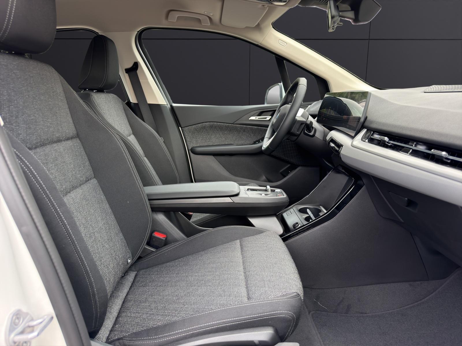 BMW 218d Active Tourer-image-18