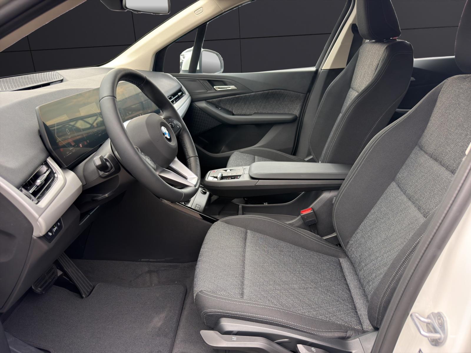 BMW 218d Active Tourer-image-1