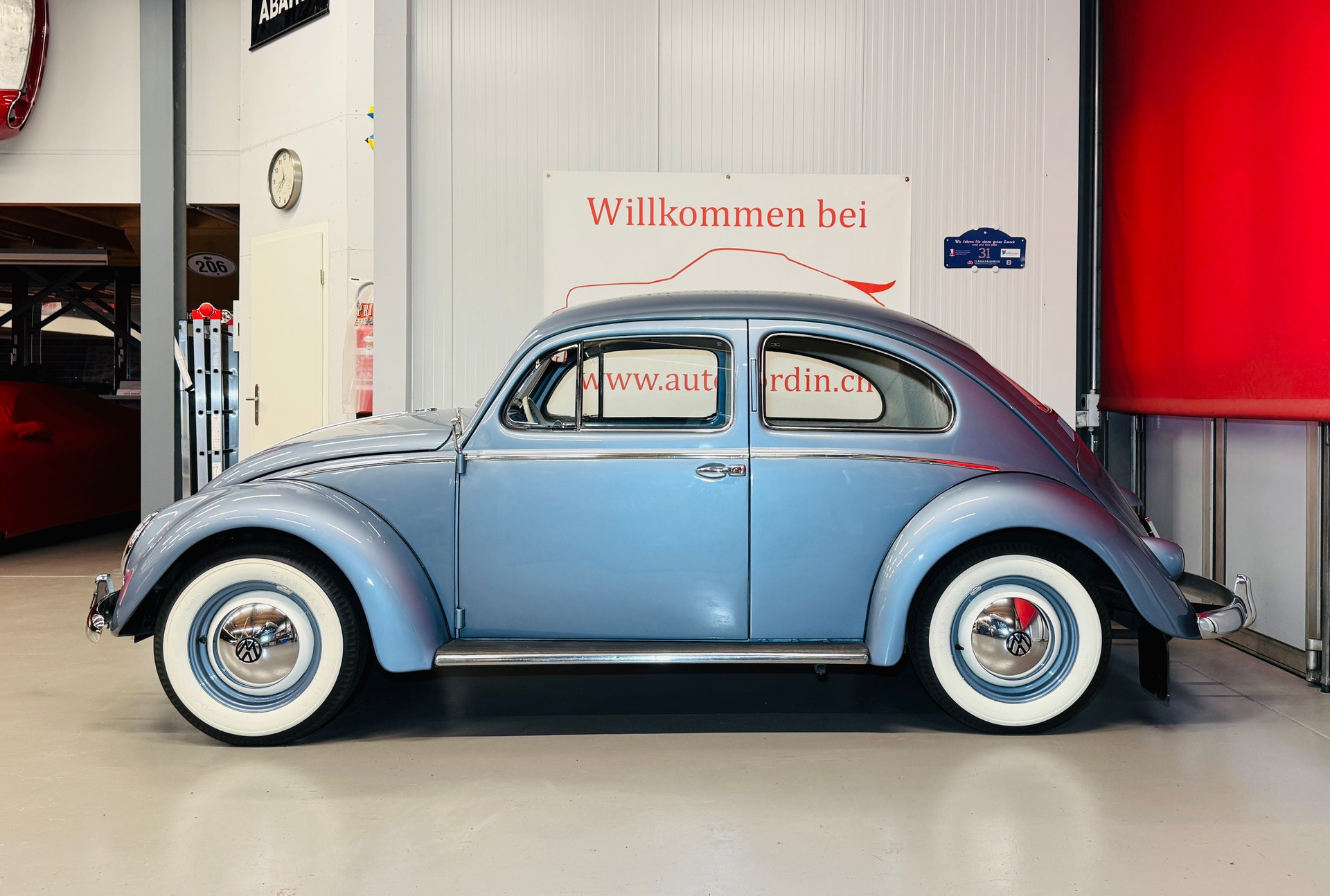 VW Käfer 113 1957 "Zwitter" mit Winker-Blinker & originales Filmauto aus „Der Fall Vera Brühne“ | Deutscher Spielfilm-image-2