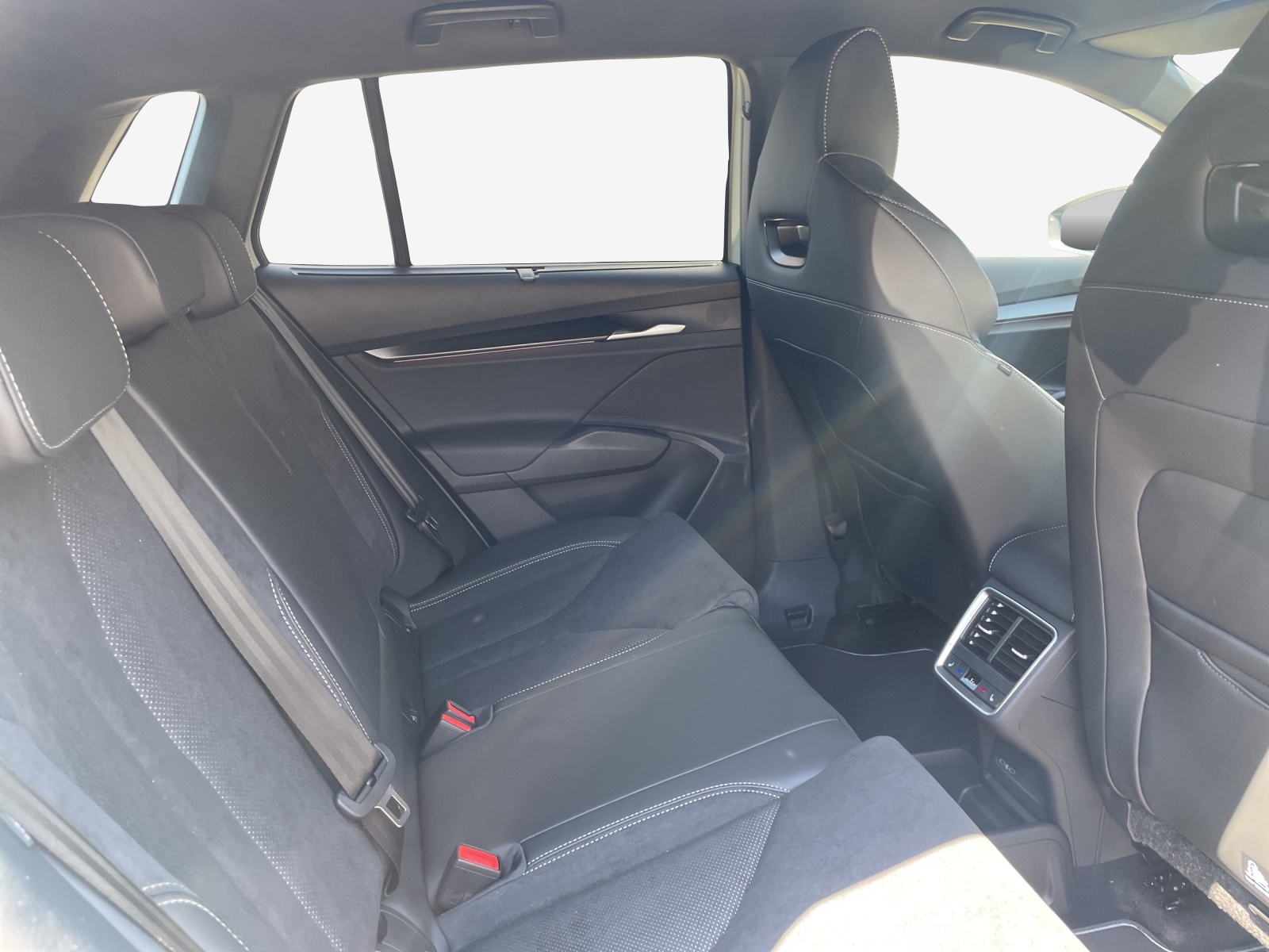 SKODA Elroq 85x Sportline 4x4-image-11