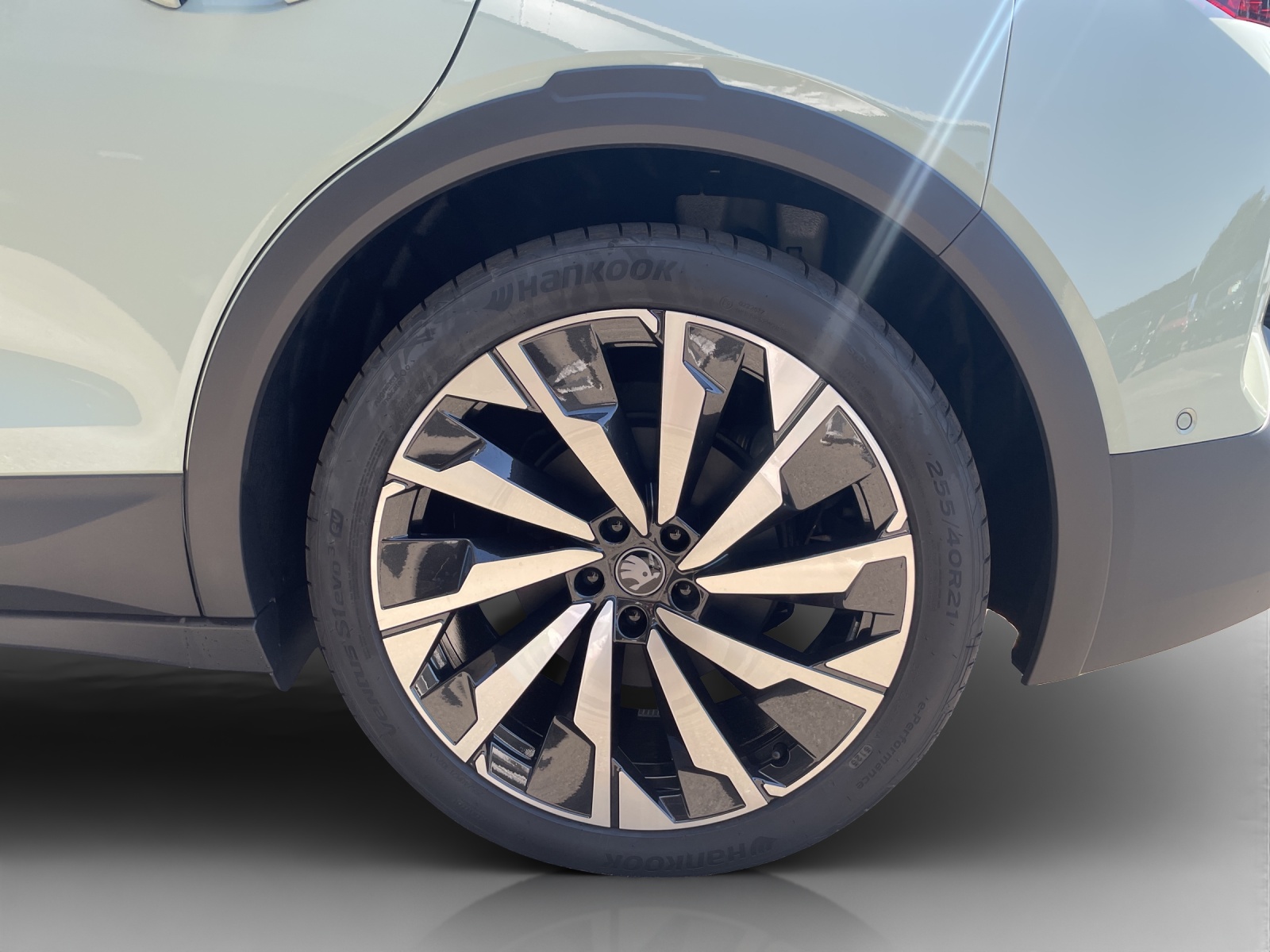 SKODA Elroq 85x Sportline 4x4-image-13