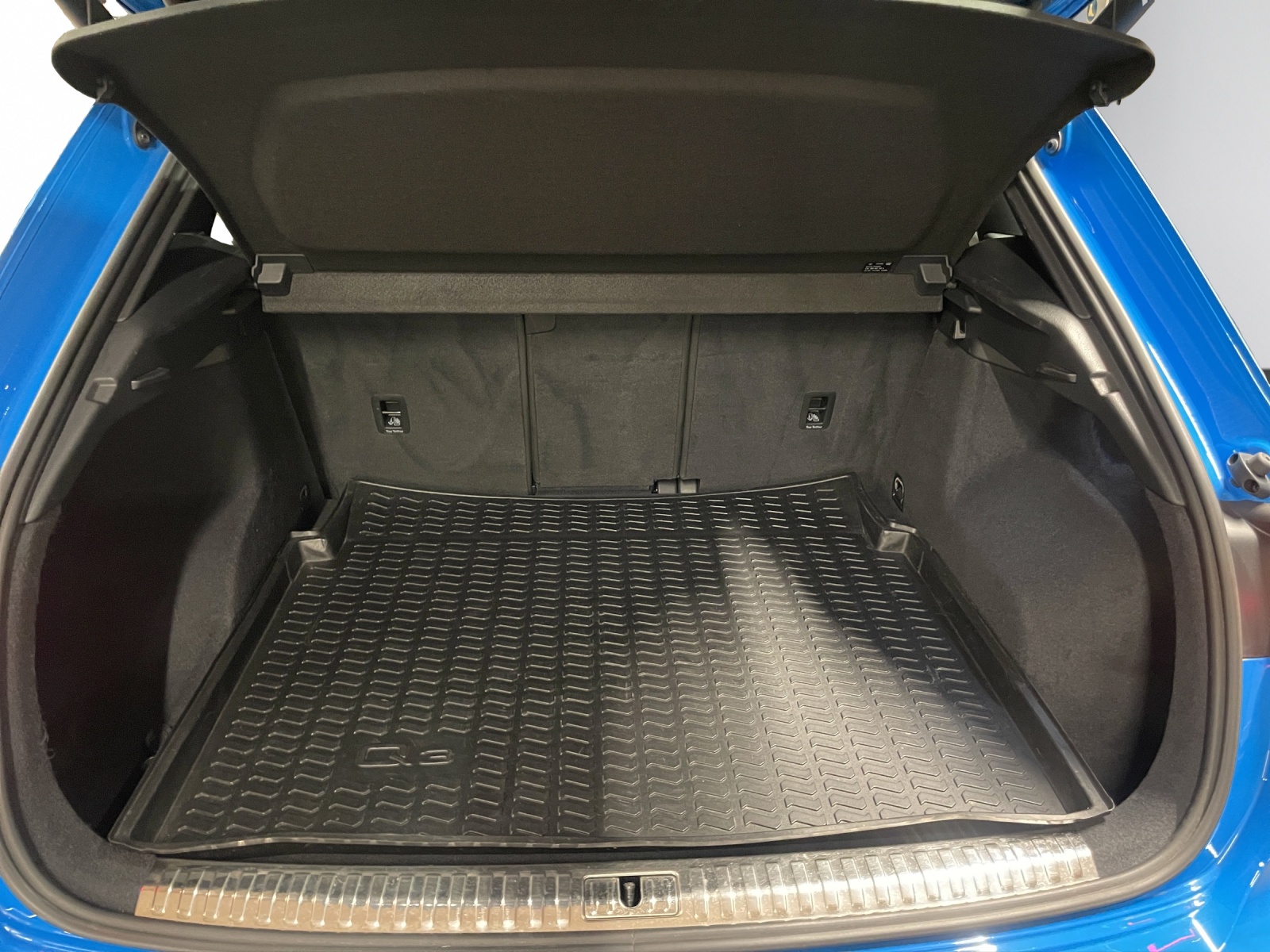 AUDI Q3 40 TFSI S line quattro-image-6